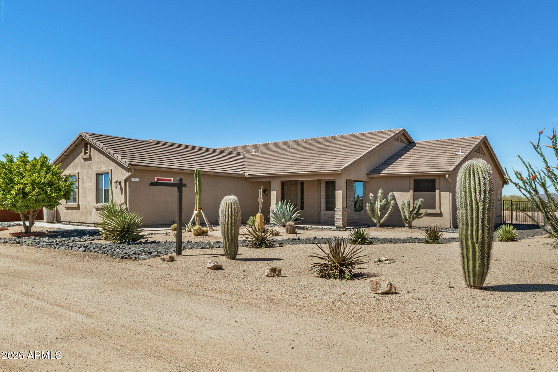 39730 N NEW RIVER Road, Phoenix, AZ 85086