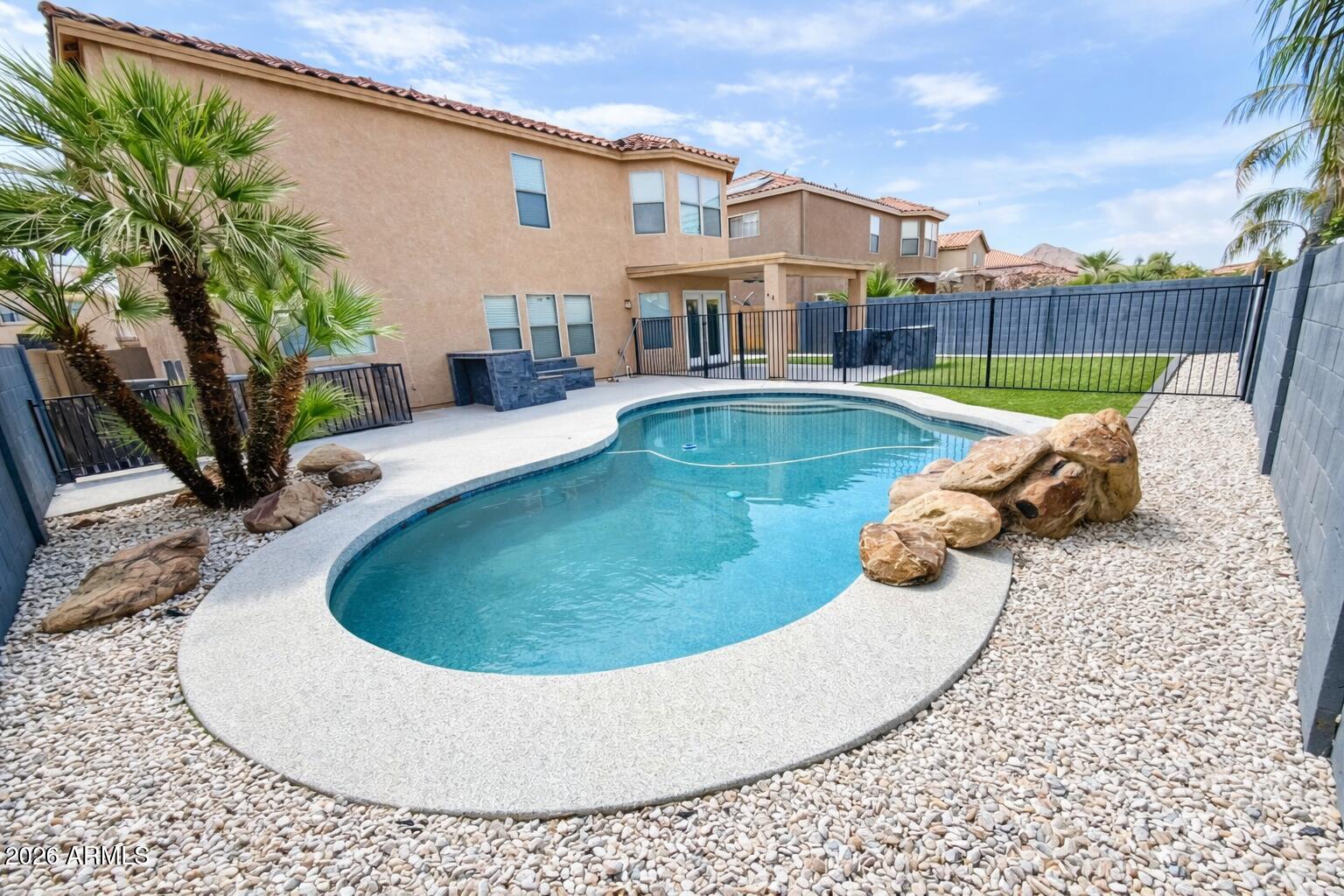 2812 W SUNSHINE BUTTE Drive, San Tan Valley, AZ 85144