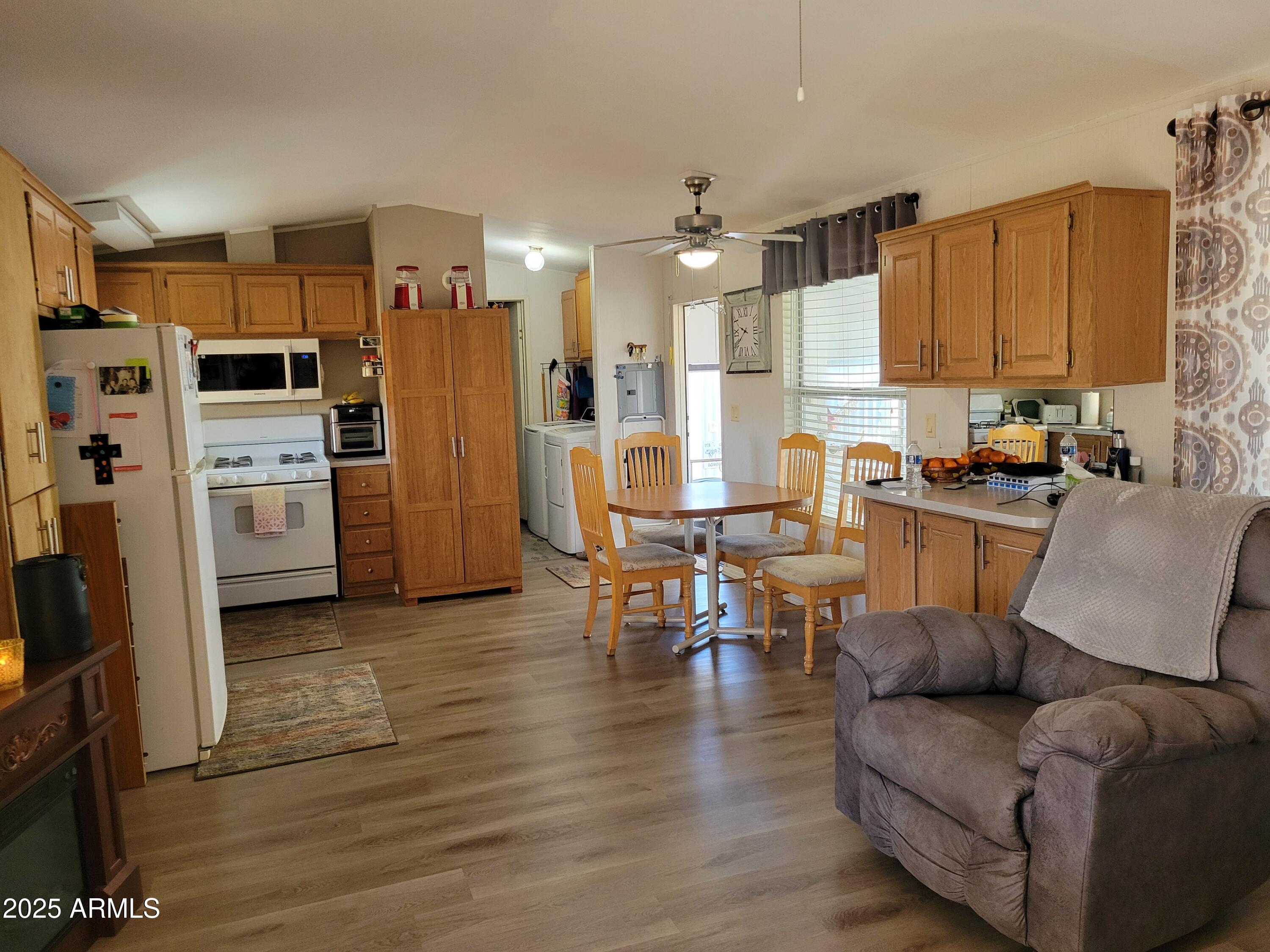 2460 E Main Street B9, Mesa, AZ 85213