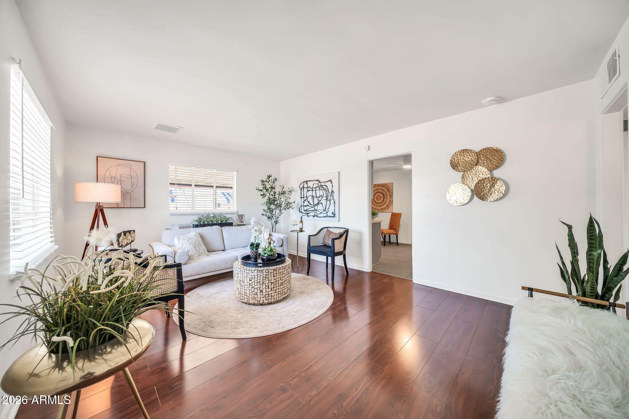 2221 W CLARENDON Avenue W, Phoenix, AZ 85015