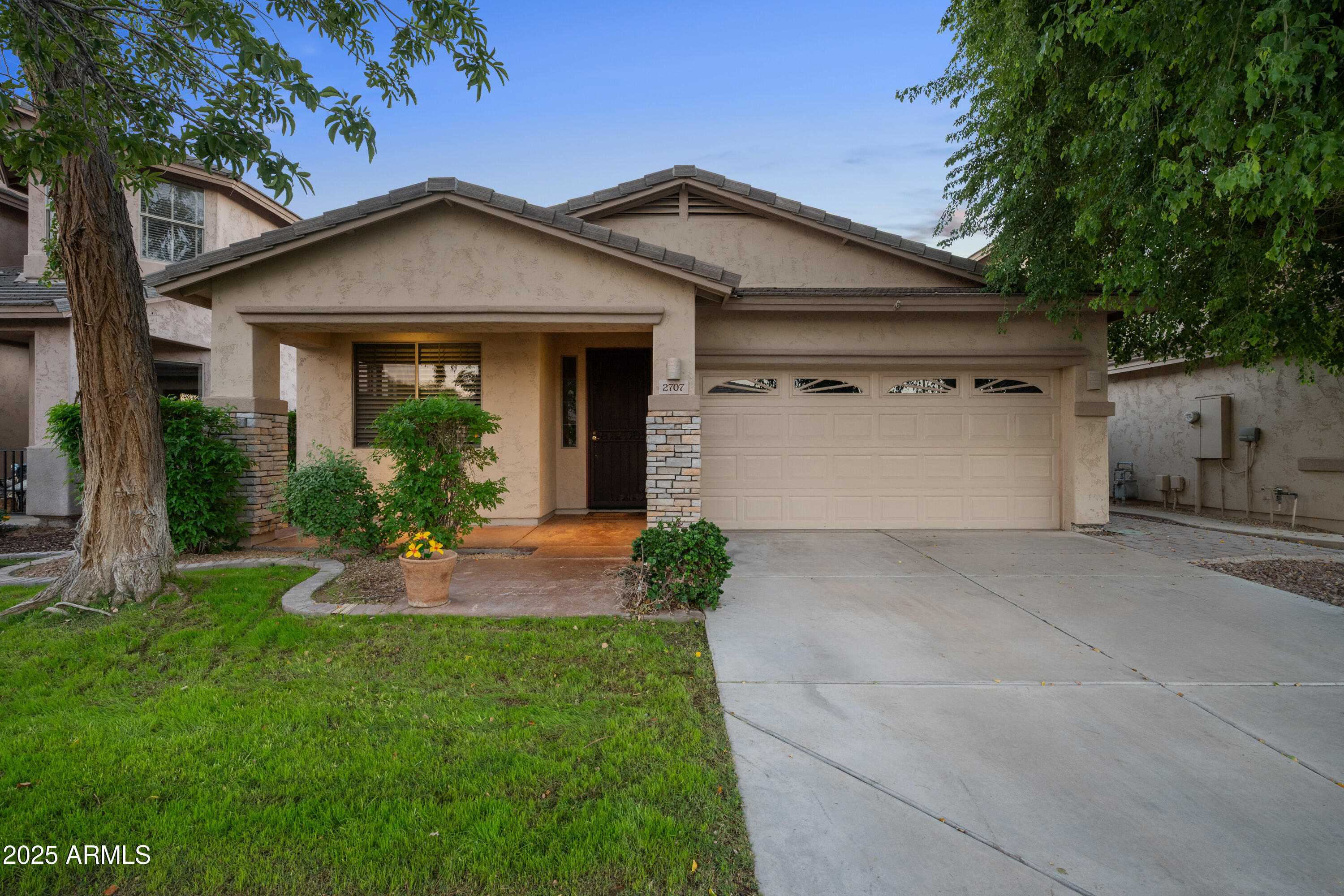 2707 E DARREL Road, Phoenix, AZ 85042
