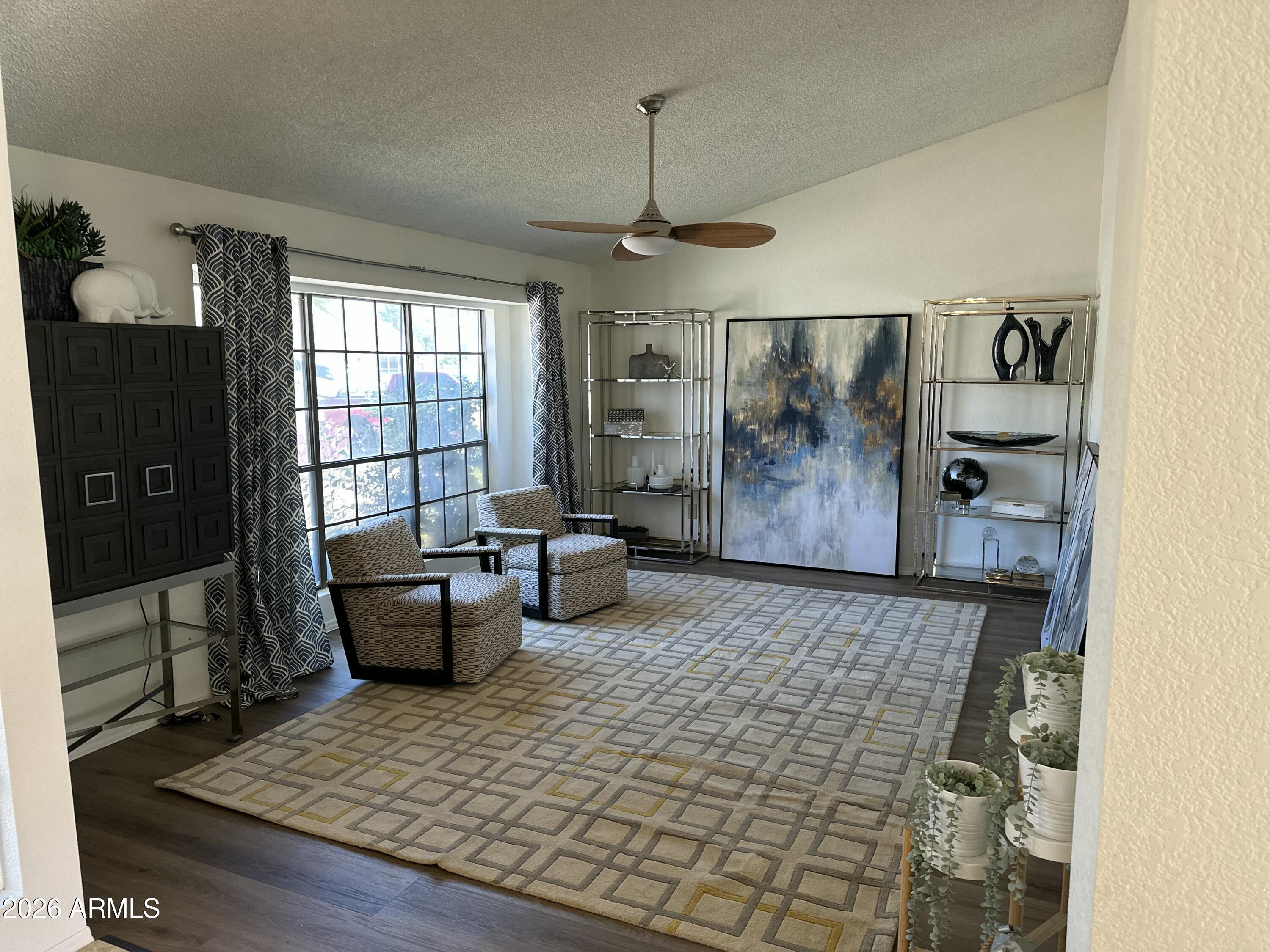 3909 E LAVENDER Lane E, Phoenix, AZ 85044
