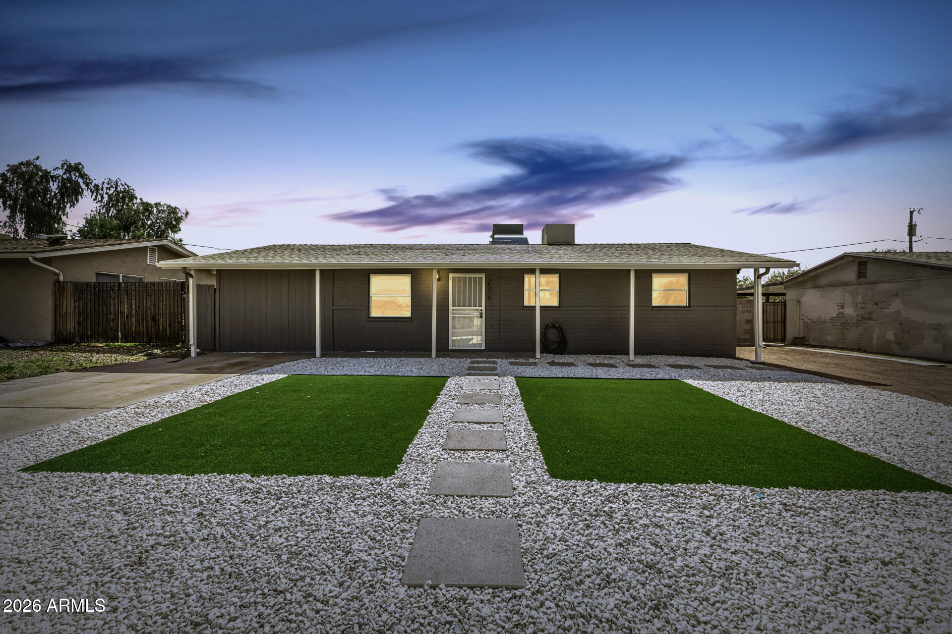 2535 E HARTFORD Avenue, Phoenix, AZ 85032