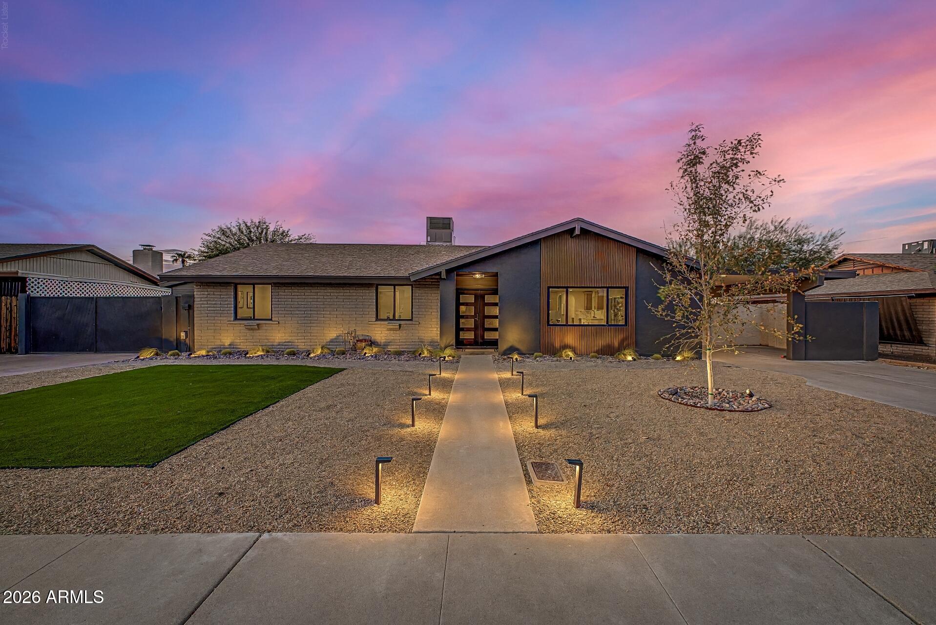 2808 E LUPINE Avenue, Phoenix, AZ 85028