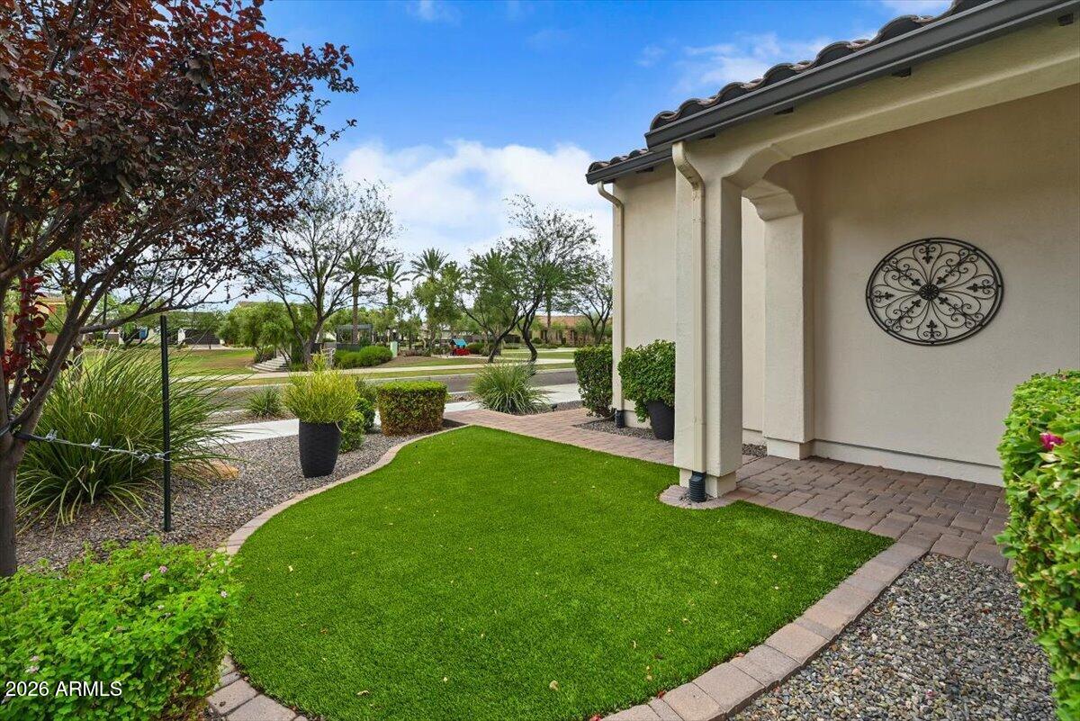 2012 W ANDALUSIAN Trail, Phoenix, AZ 85085