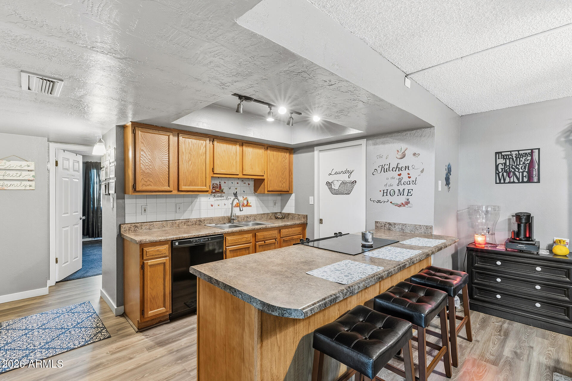 2014 W HIGHLAND Avenue, Phoenix, AZ 85015