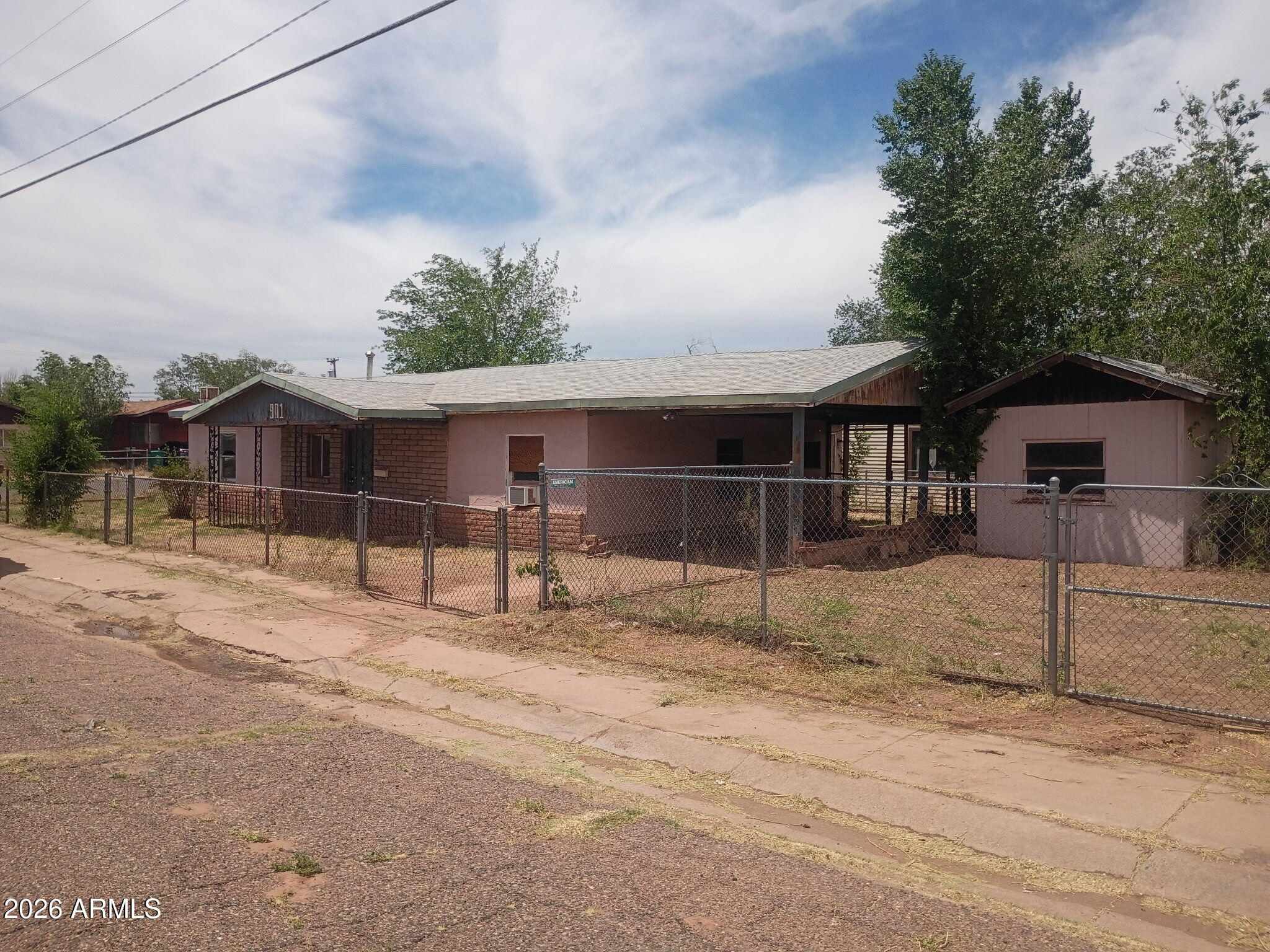 901 N 1ST Avenue, Holbrook, AZ 86025