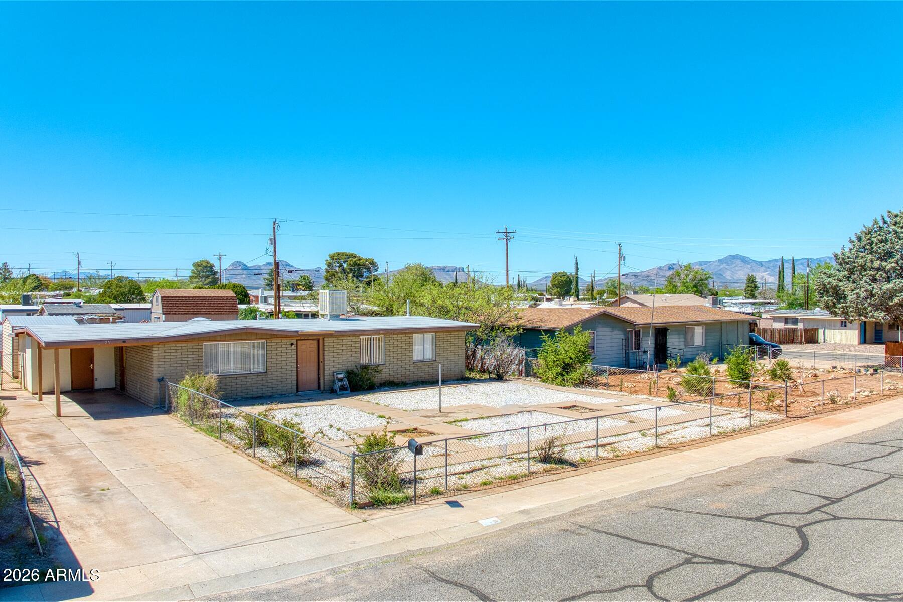211 DRAGOON Street, Huachuca City, AZ 85616