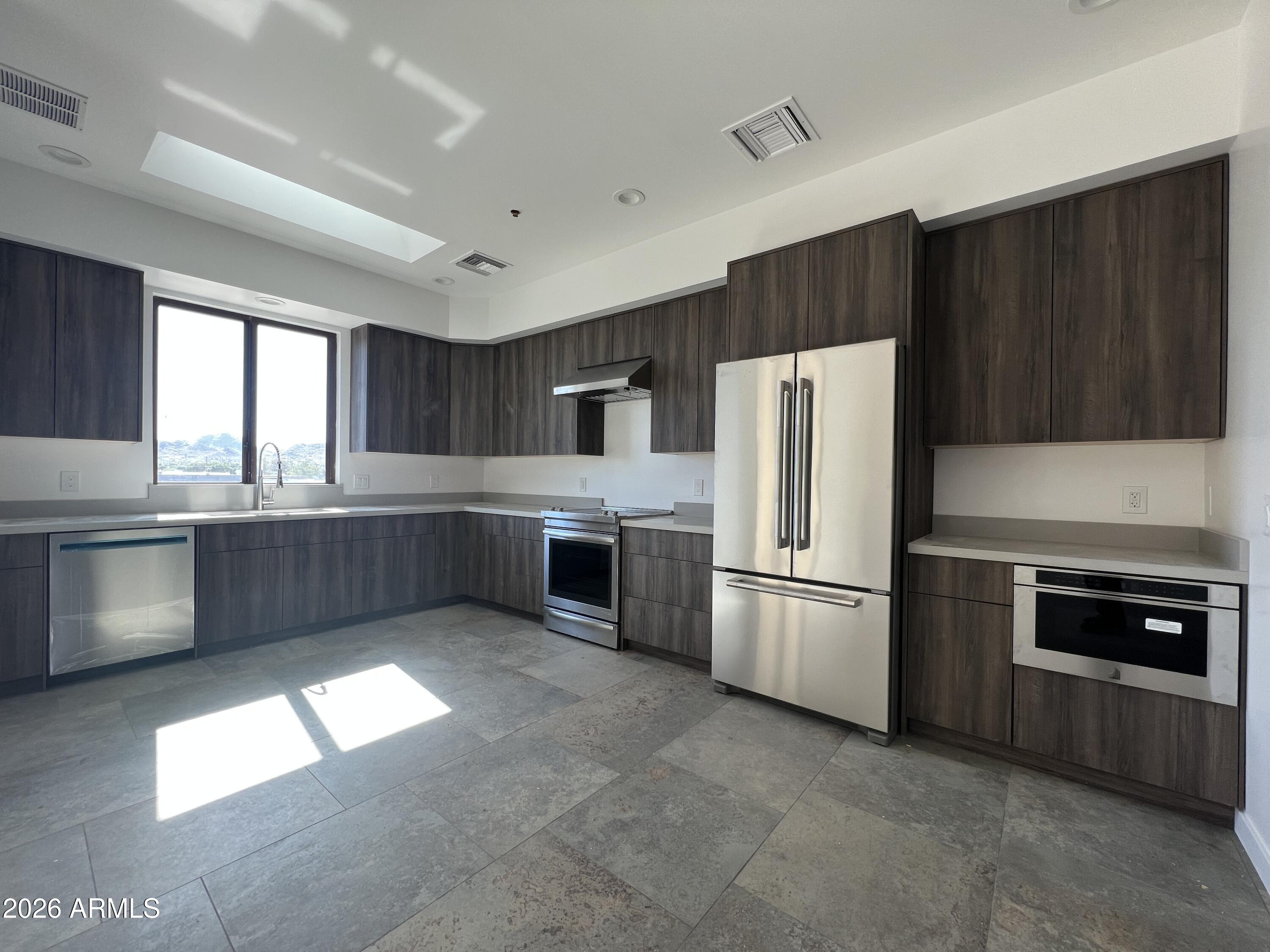 505 E MOUNTAIN VIEW Road, Phoenix, AZ 85020
