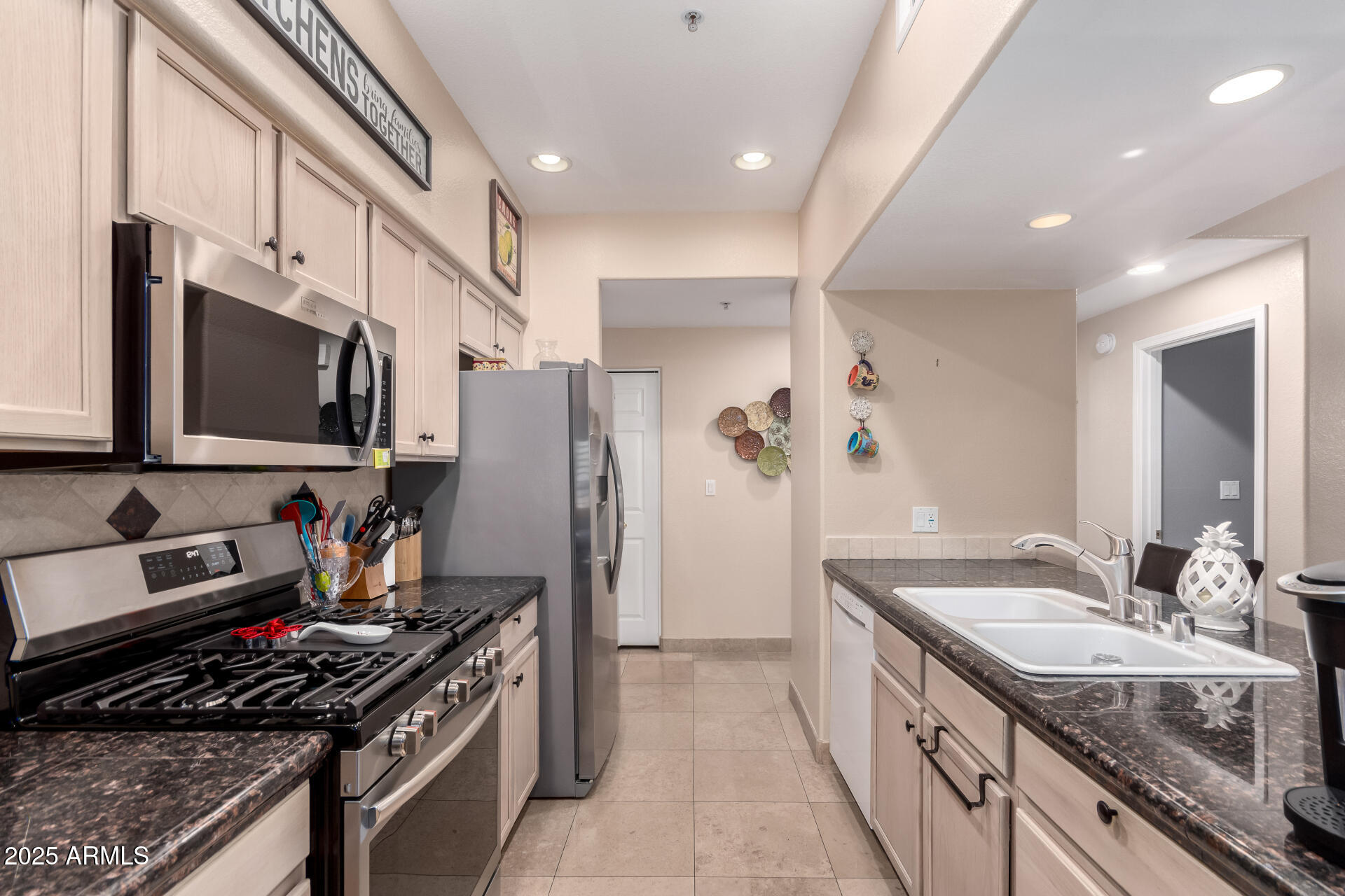 7401 W ARROWHEAD CLUBHOUSE Drive 1023, Glendale, AZ 85308