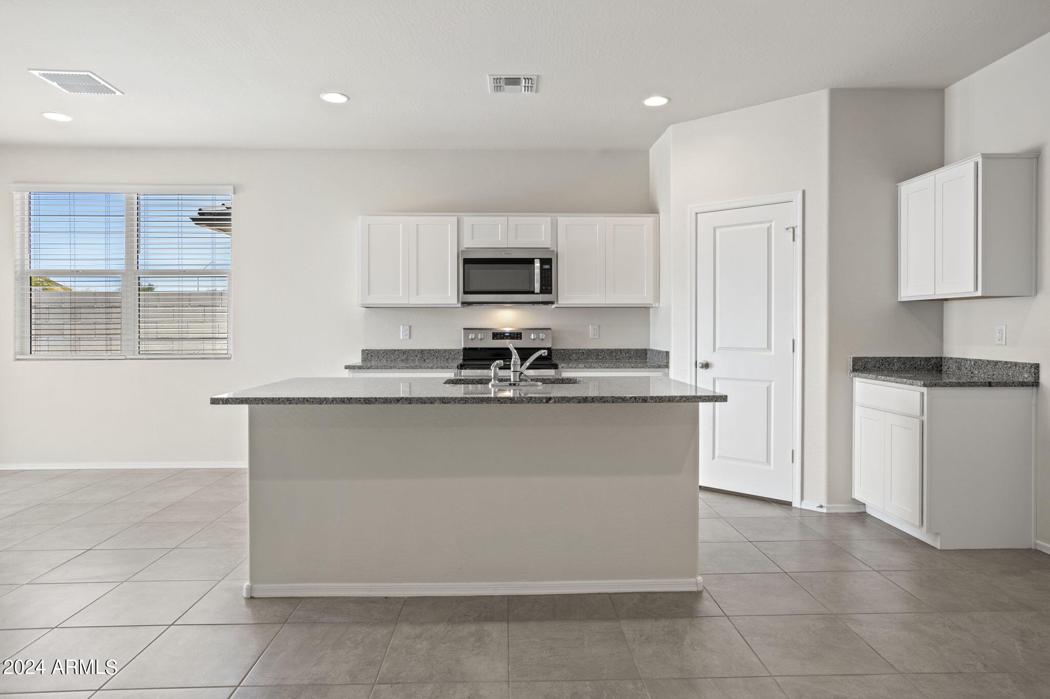 1351 W SHANNONS Way, Coolidge, AZ 85128