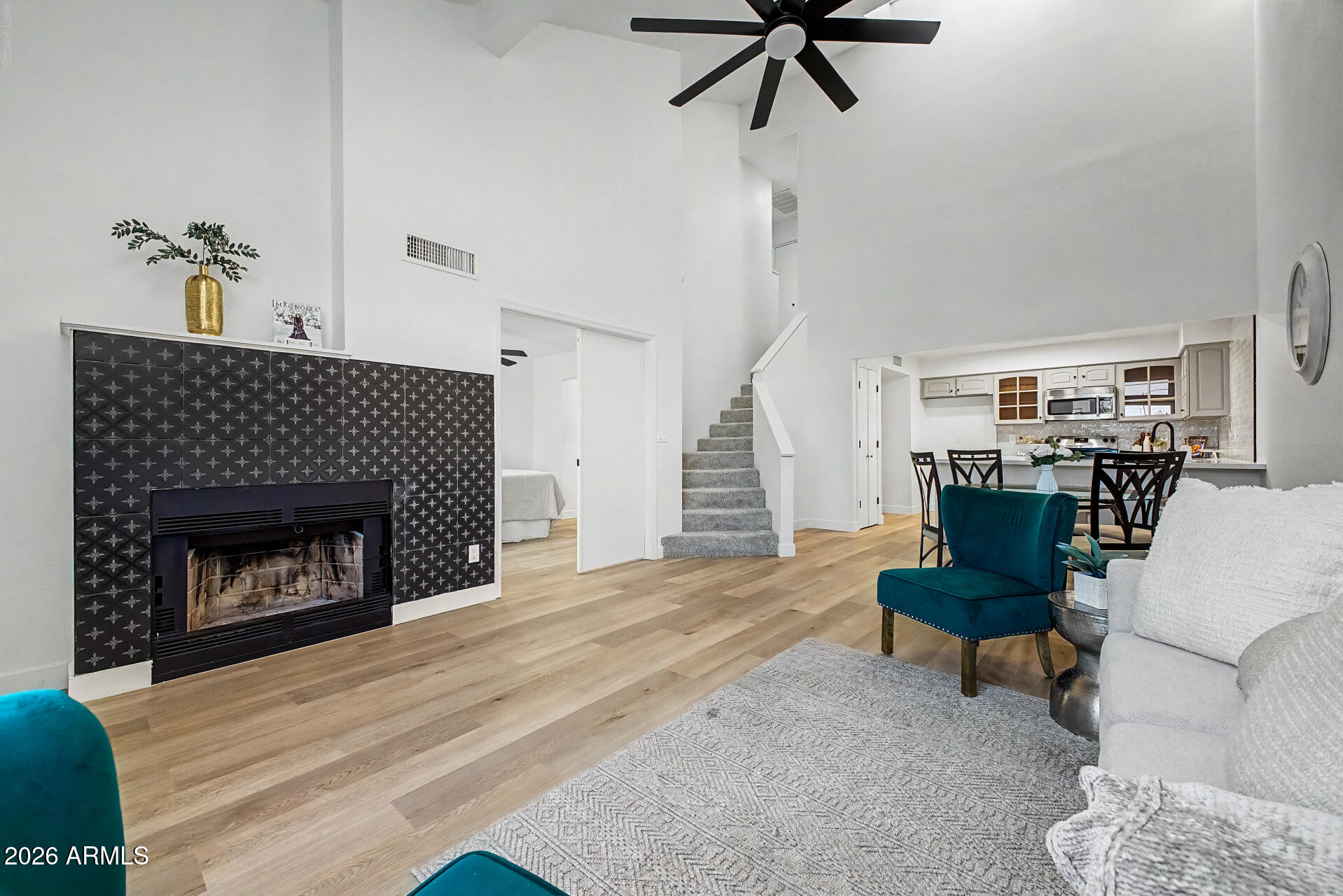 3302 E AIRE LIBRE Avenue 102, Phoenix, AZ 85032
