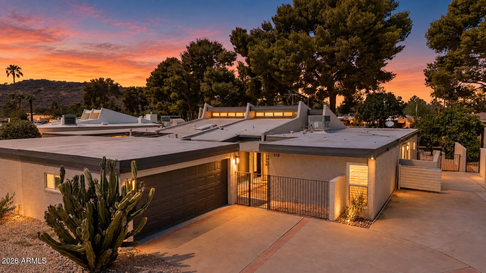 118 W TAM OSHANTER Drive, Phoenix, AZ 85023