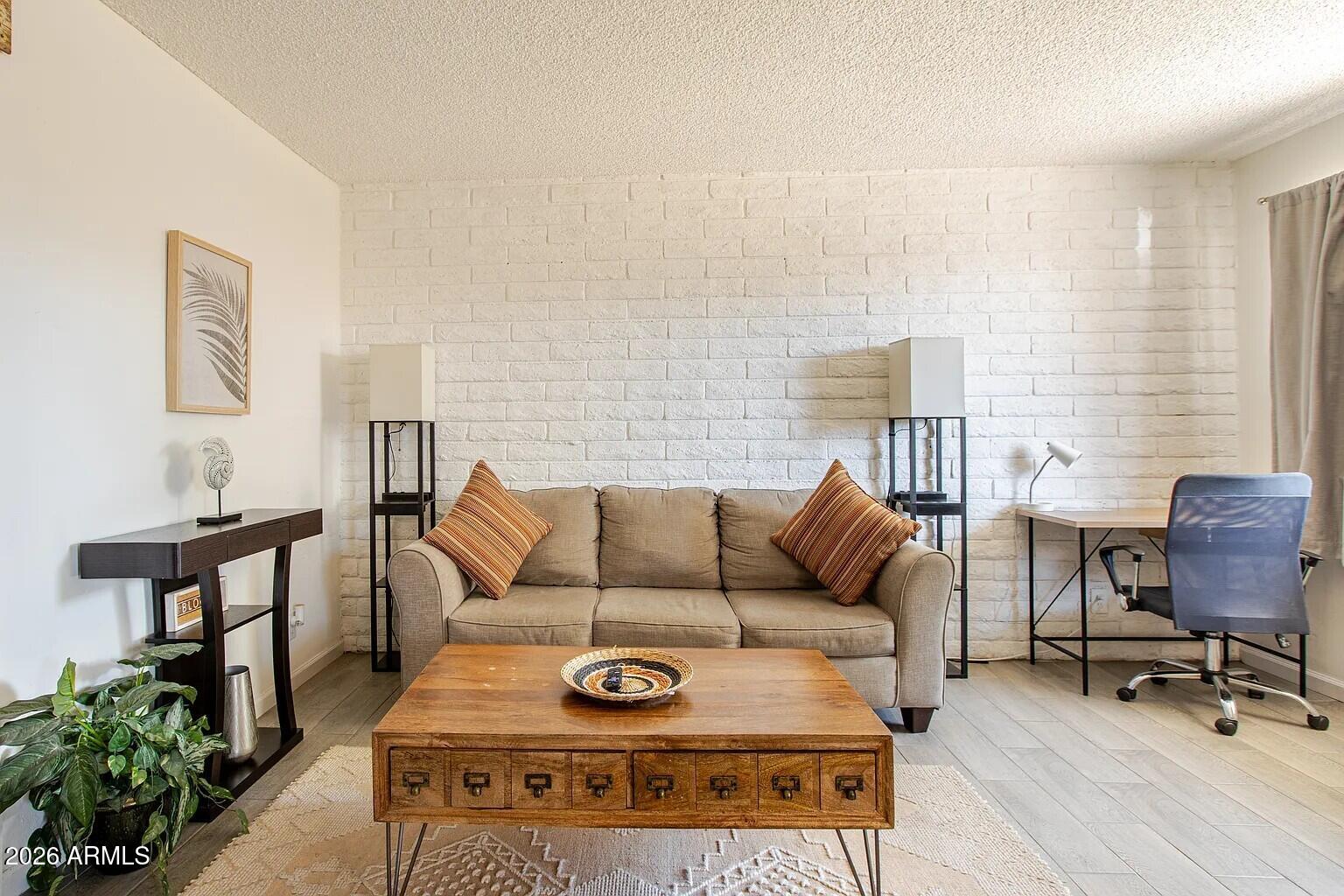 7031 N 80TH Avenue, Glendale, AZ 85303
