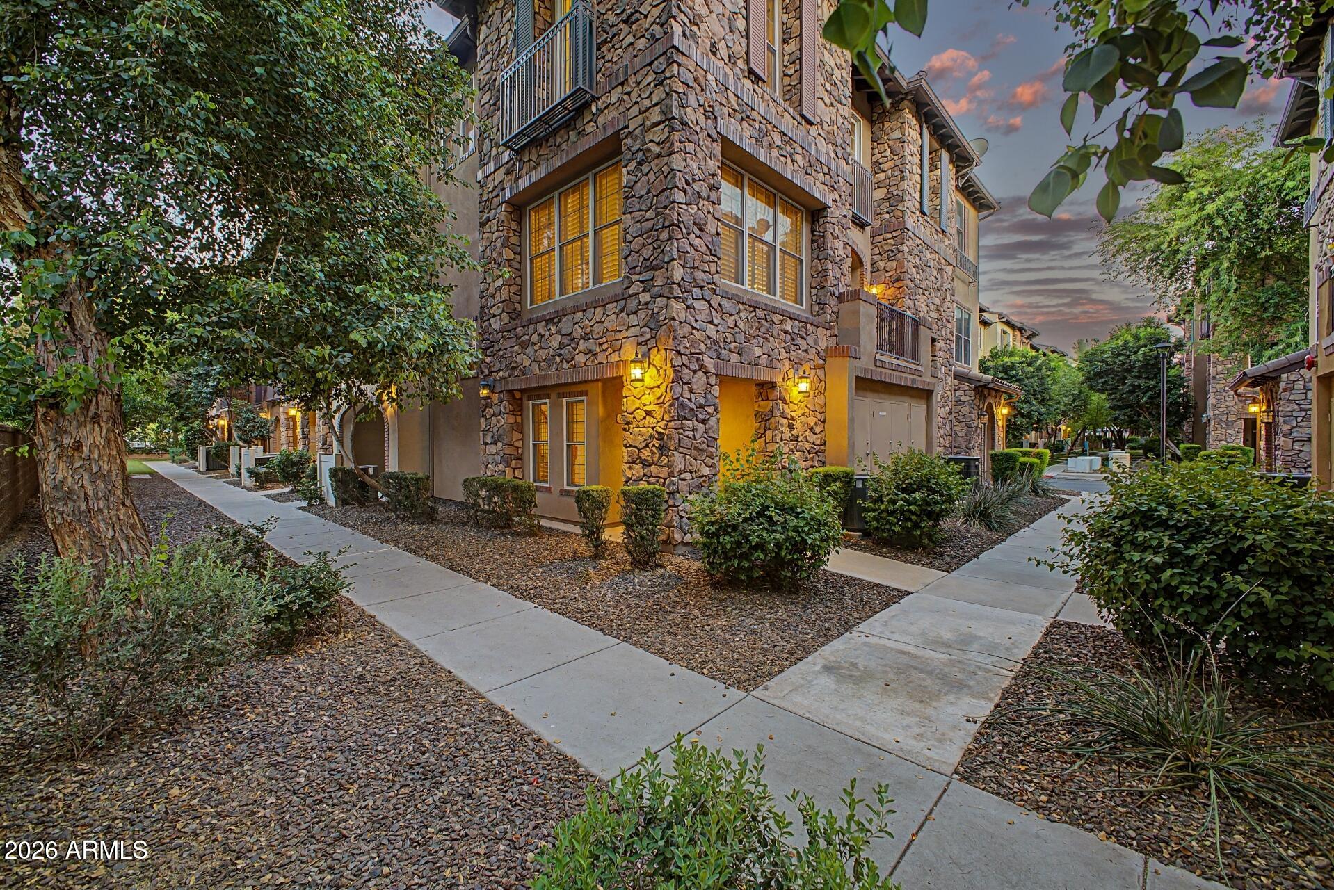 2450 E ROMA Avenue, Phoenix, AZ 85016