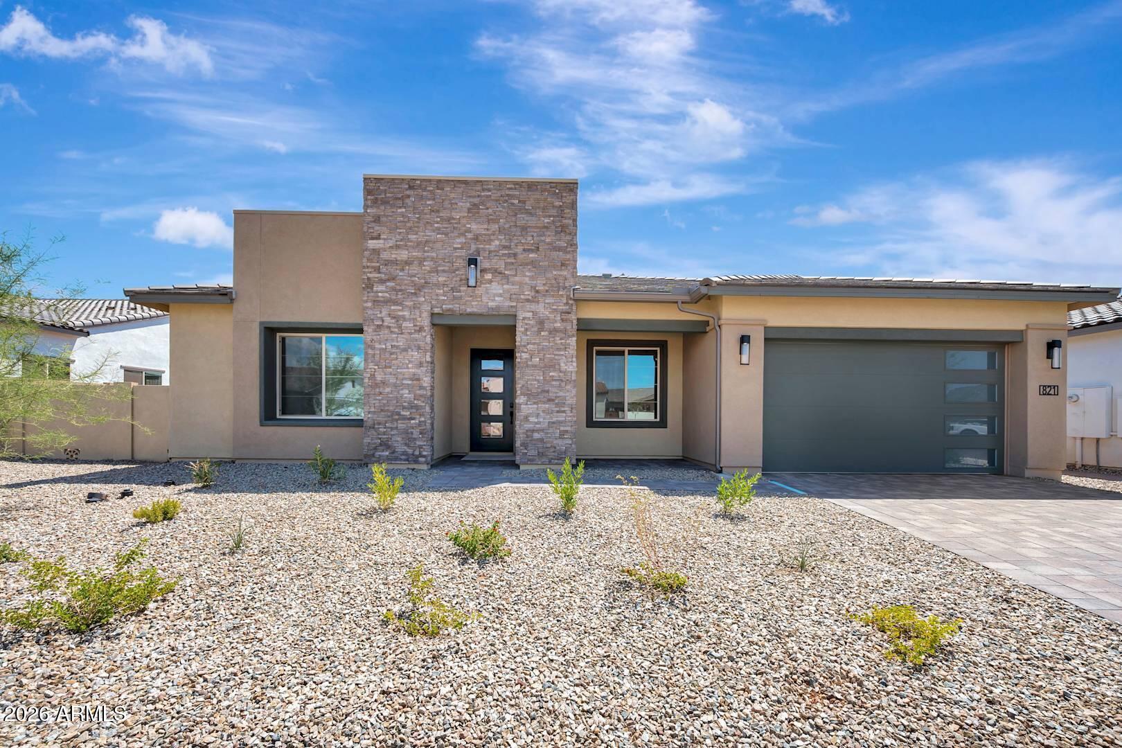 821 W J WALTZ Way, Apache Junction, AZ 85120