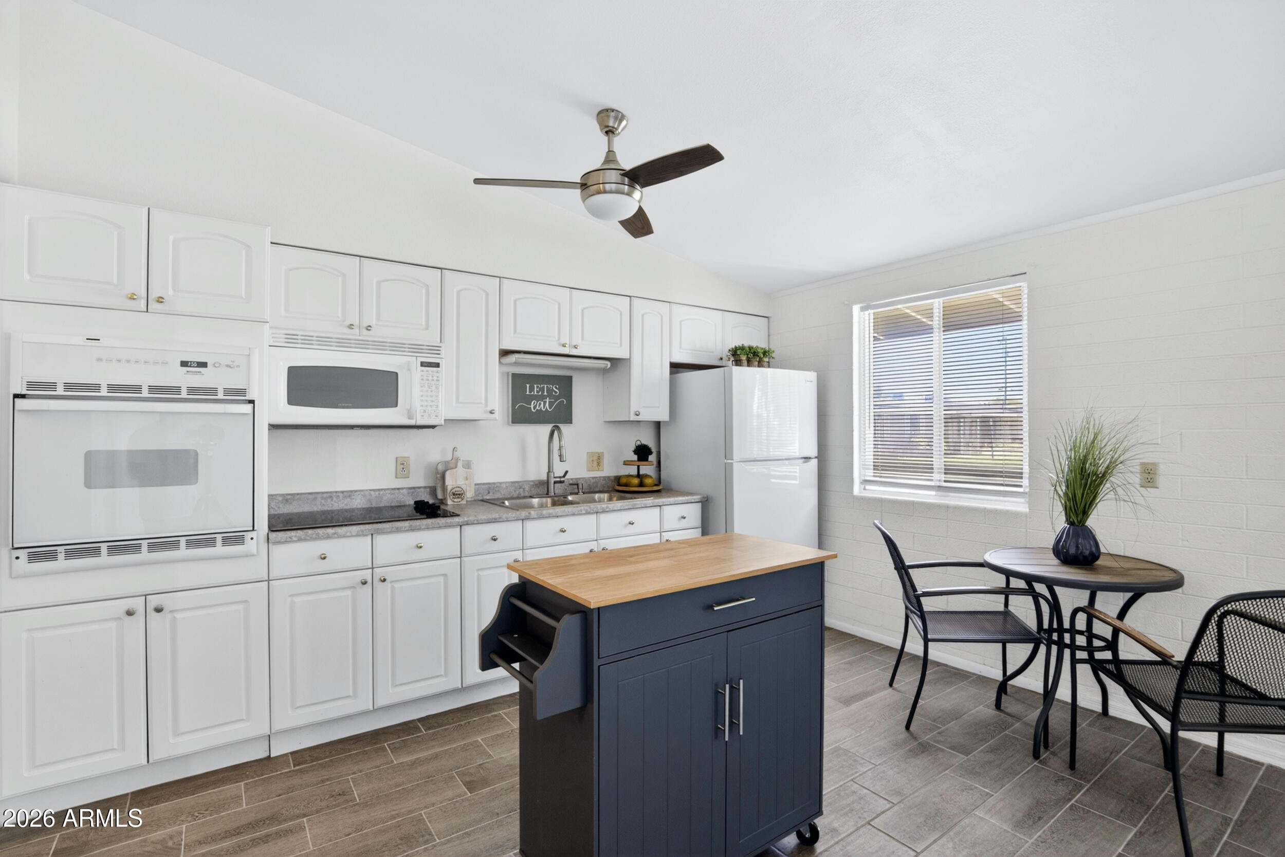 10582 W OAKMONT Drive, Sun City, AZ 85351