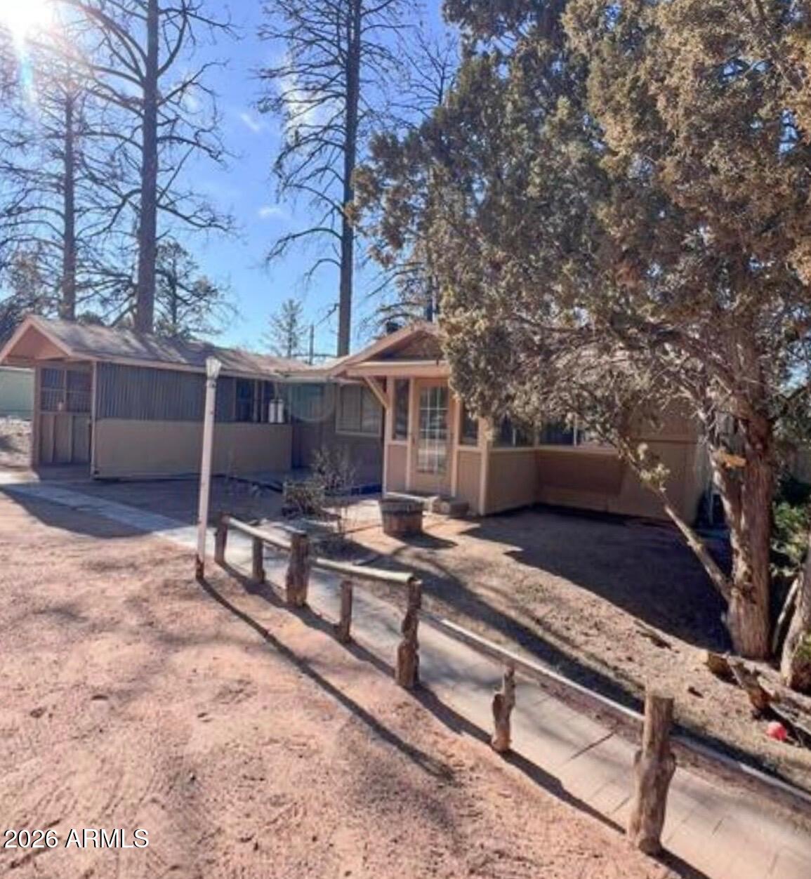 3326 RIM LAKES Drive, Overgaard, AZ 85933