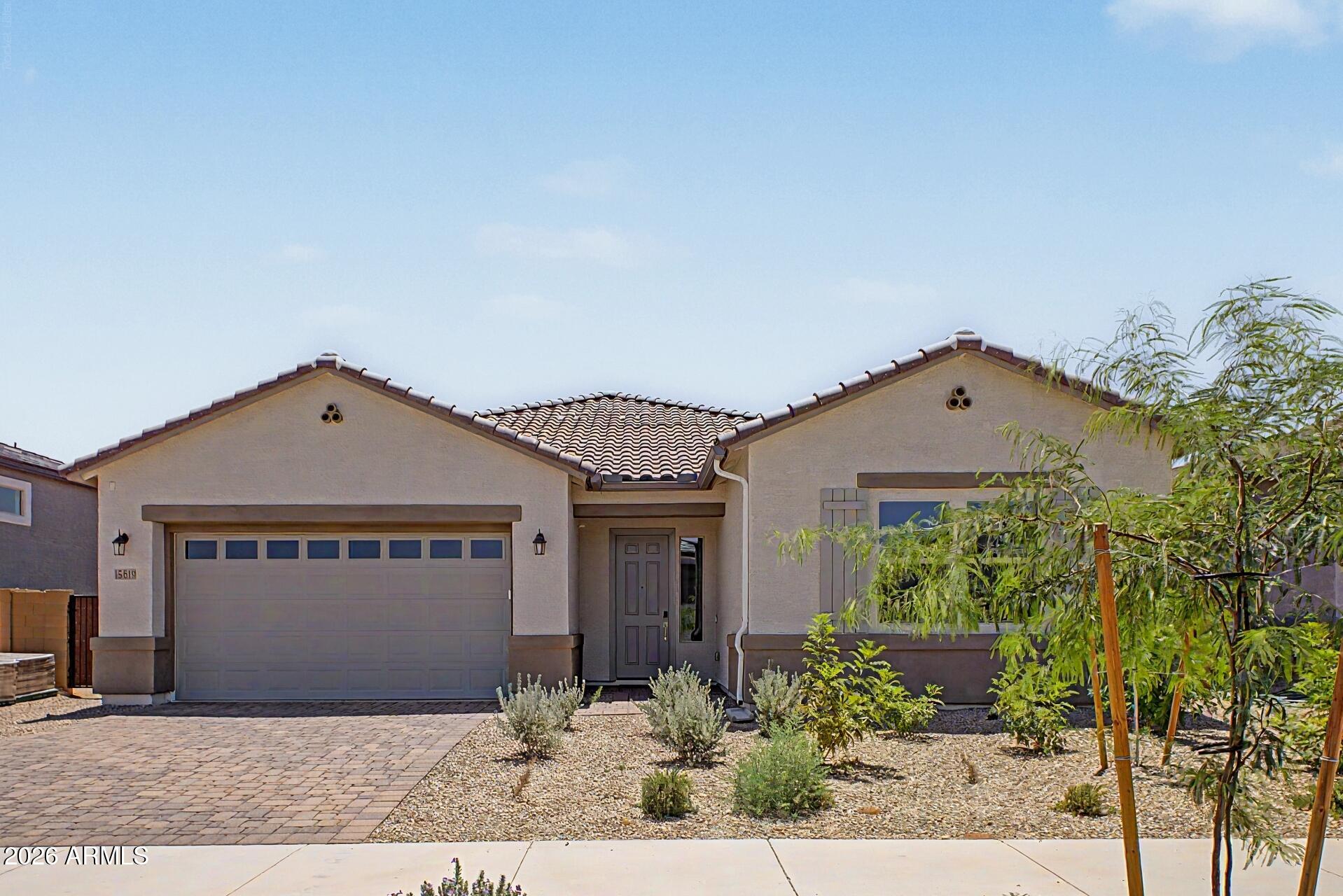 15819 W DESERT HOLLOW Drive, Surprise, AZ 85387