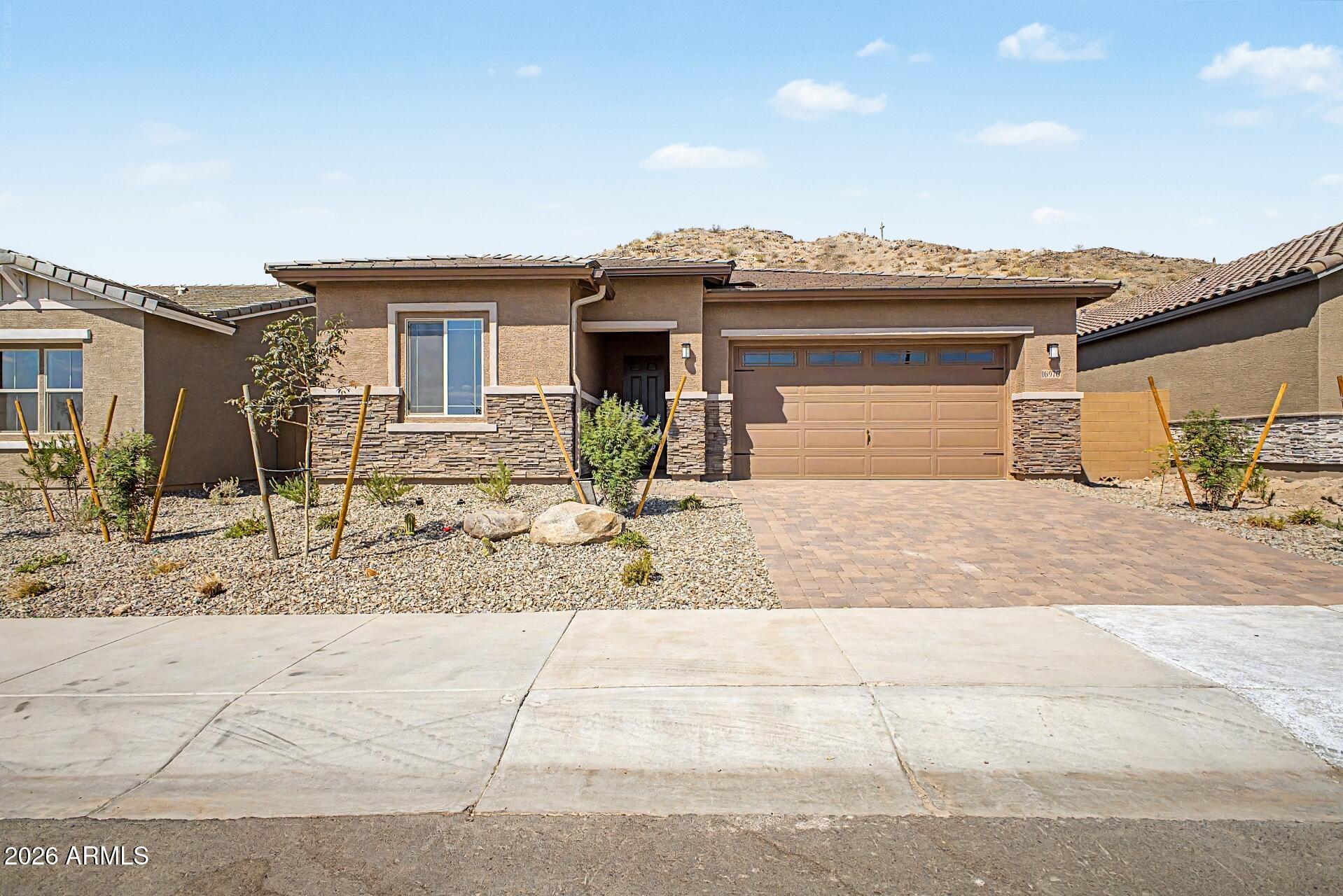 16976 W DESERT Lane, Goodyear, AZ 85338
