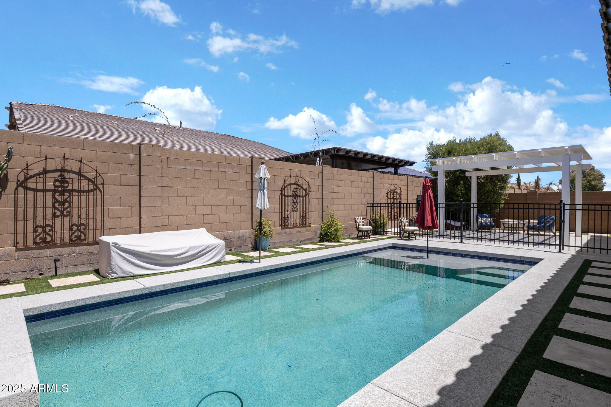 16118 W DESERT HILLS Drive, Surprise, AZ 85379