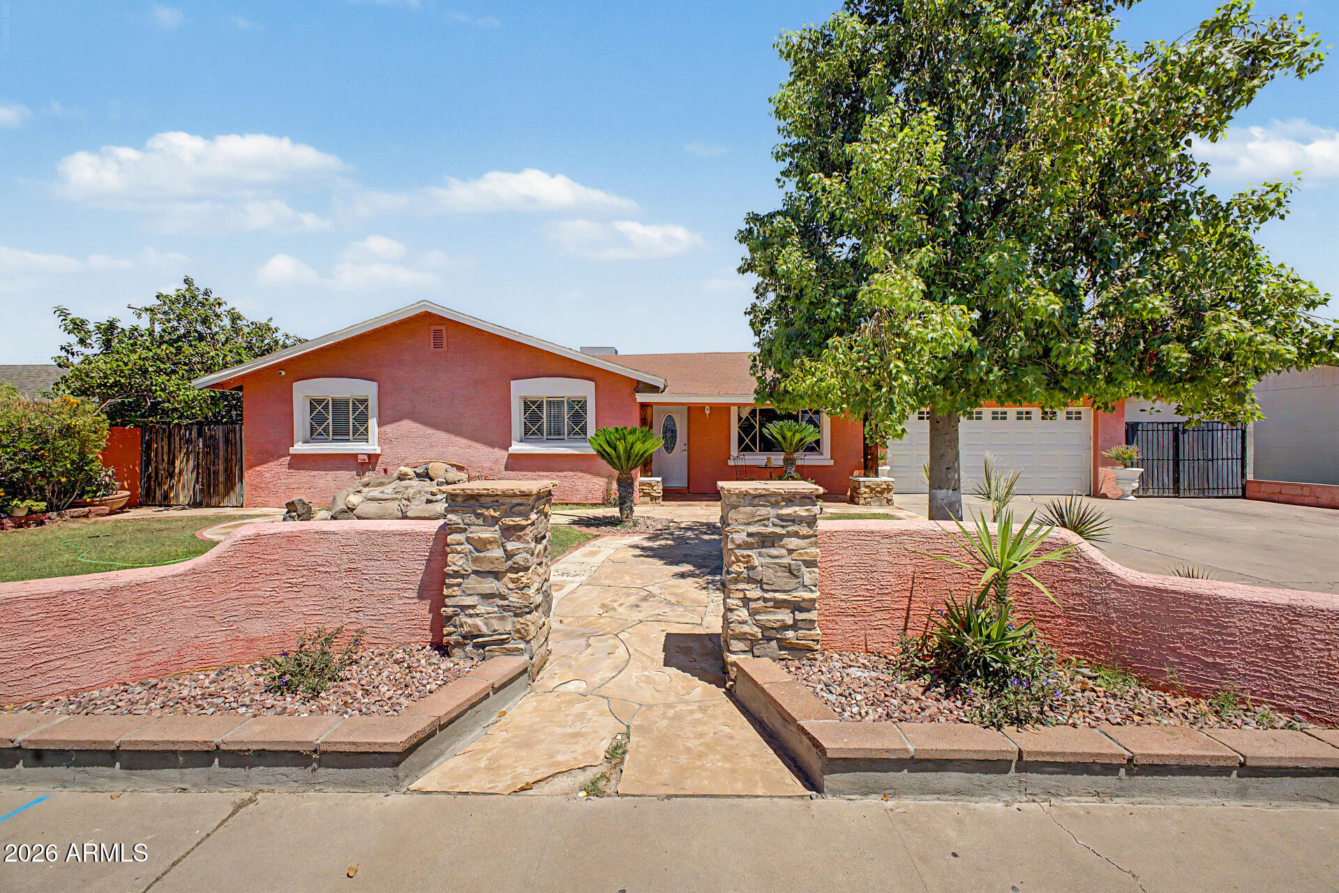 2042 E 3RD Drive, Mesa, AZ 85204