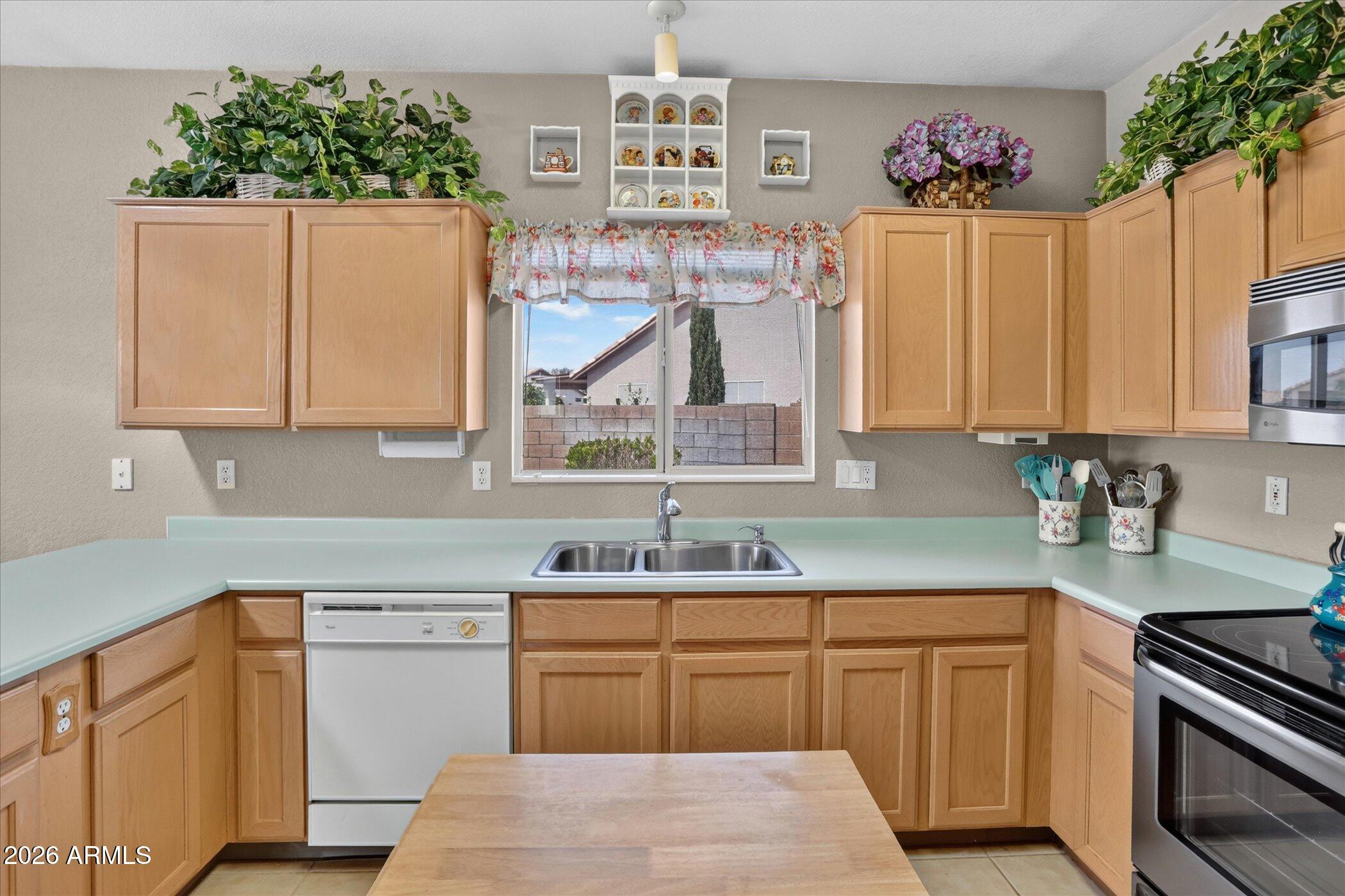 10328 W BURNETT Road, Peoria, AZ 85382