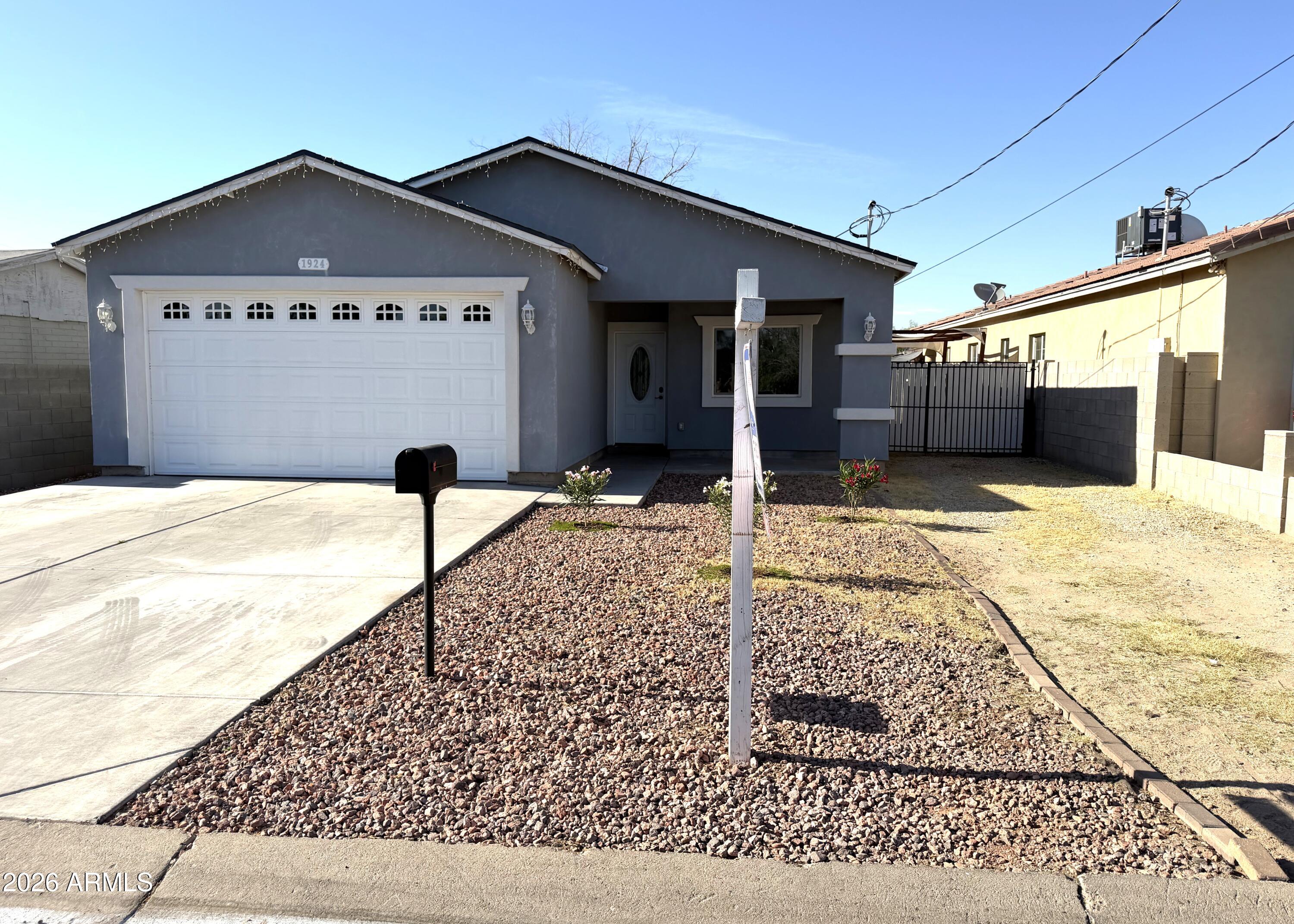 1924 W LAWRENCE Road, Phoenix, AZ 85015