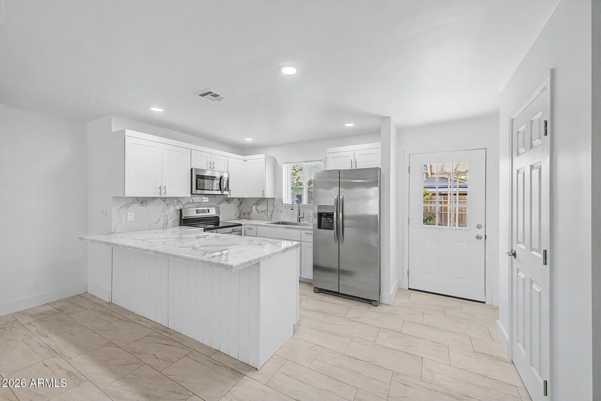 3253 W PORT AU PRINCE Lane, Phoenix, AZ 85053