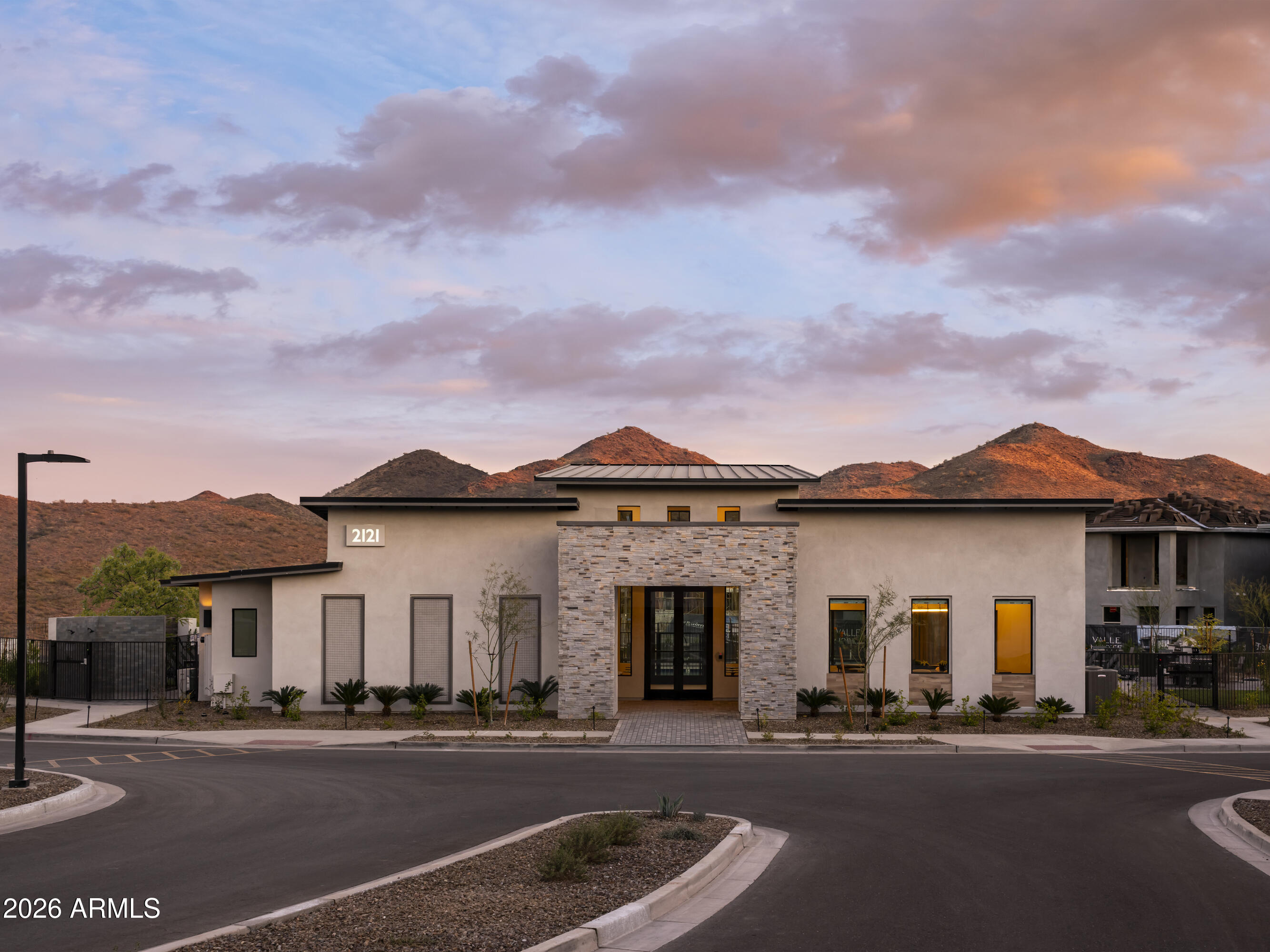 2121 W SONORAN DESERT Drive 160, Phoenix, AZ 85085
