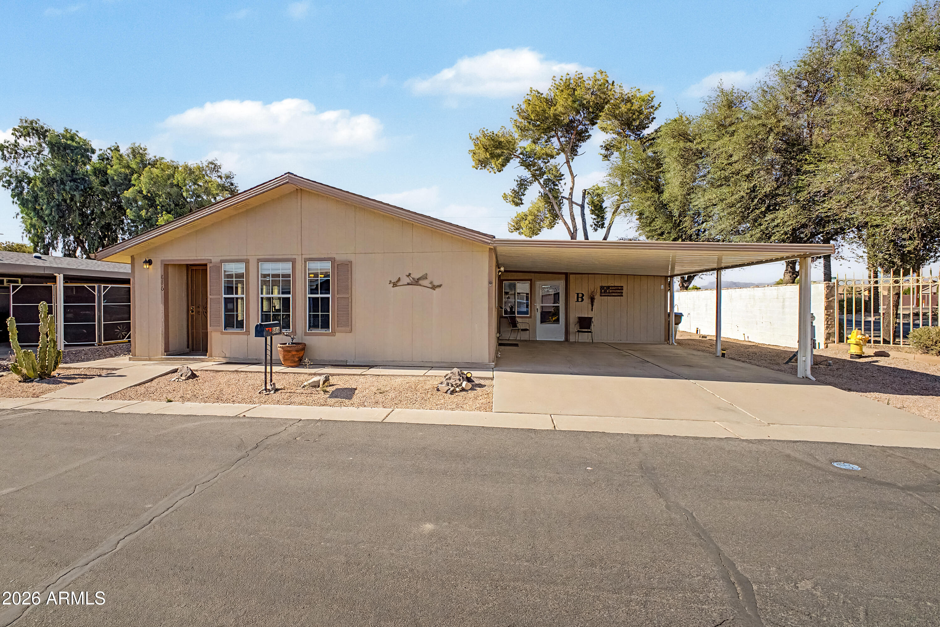 886 E Eagle Drive, San Tan Valley, AZ 85140