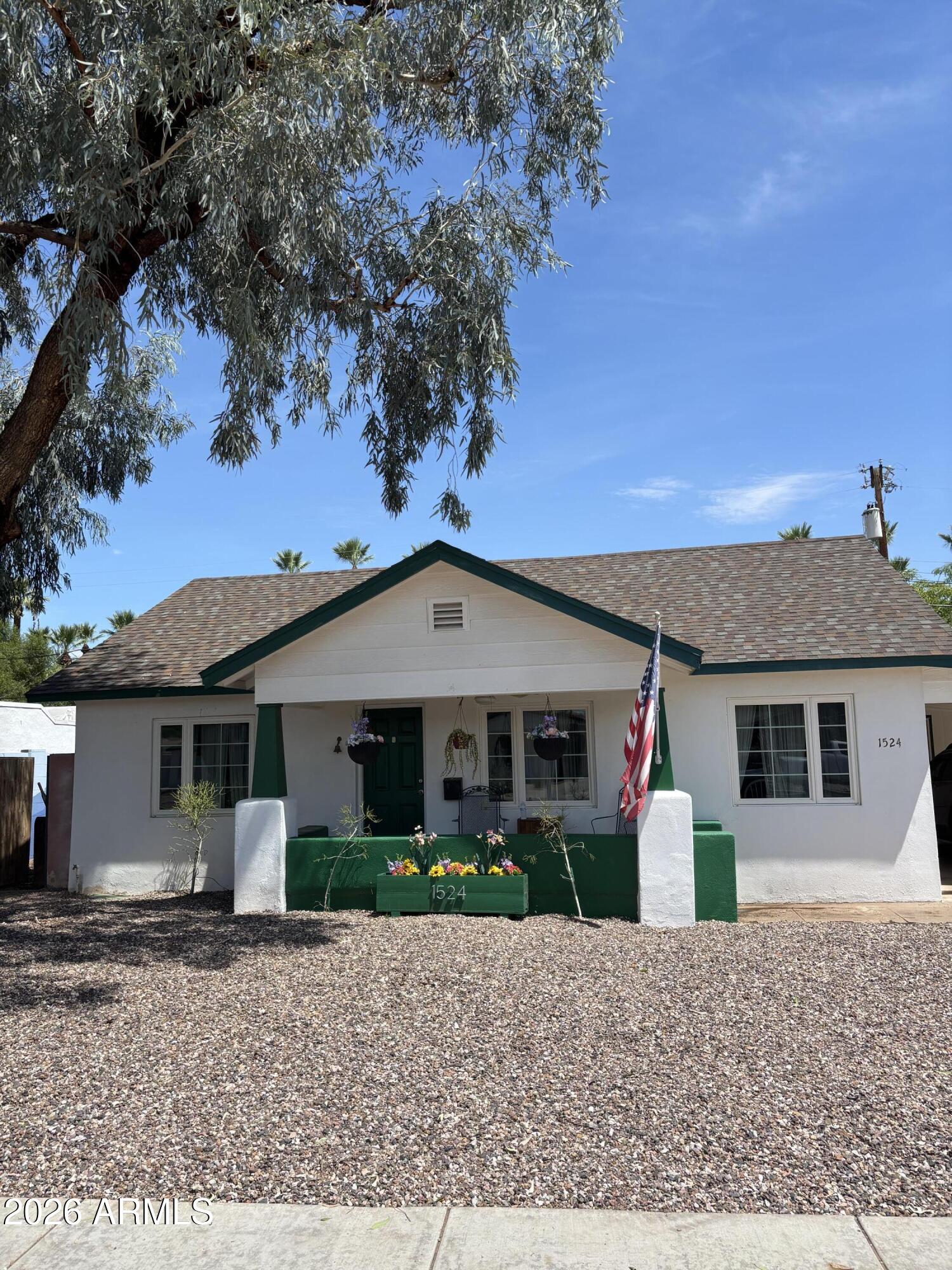 1524 E EARLL Drive, Phoenix, AZ 85014