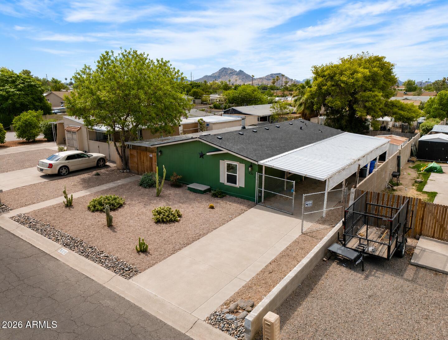 233 E MICHELLE Drive, Phoenix, AZ 85022