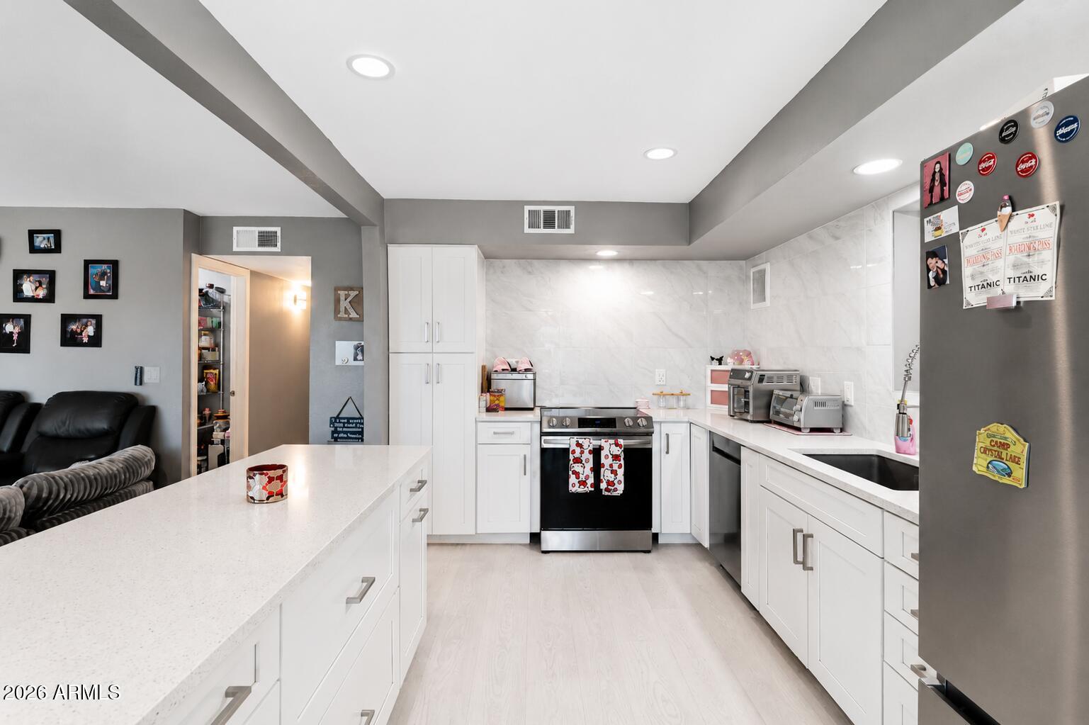 2209 N RECKER Road, Mesa, AZ 85215