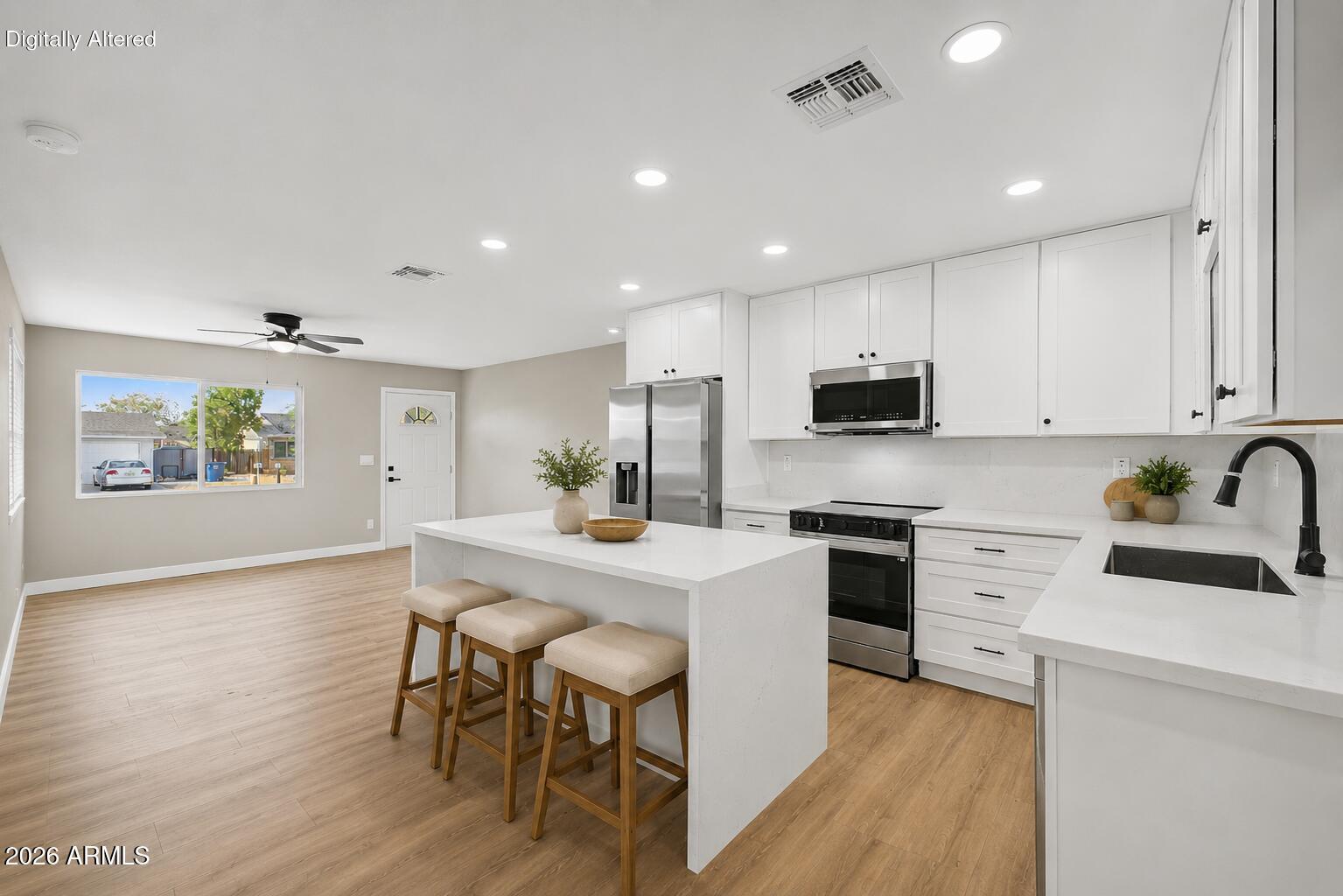 641 W EMERALD Avenue, Mesa, AZ 85210