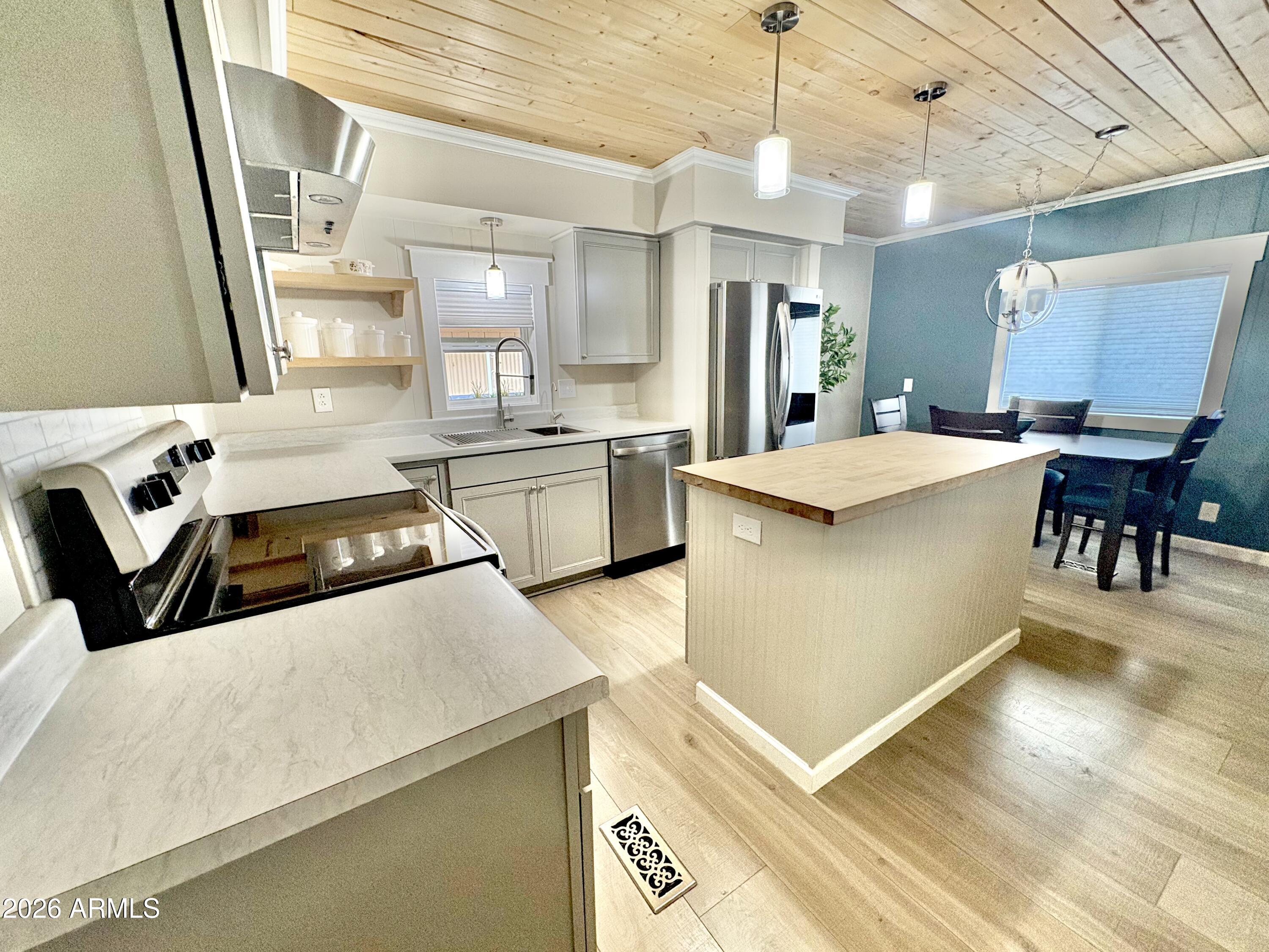 2175 W SOUTHERN Avenue 203, Apache Junction, AZ 85120