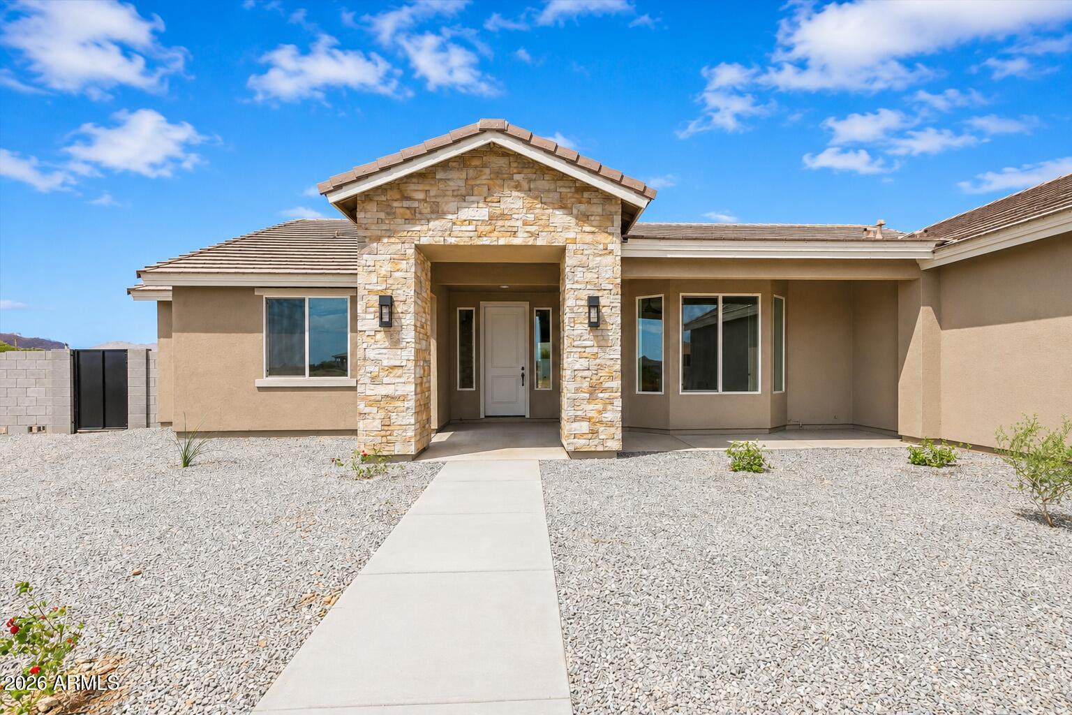 1686 E Carriage Lane, Phoenix, AZ 85086