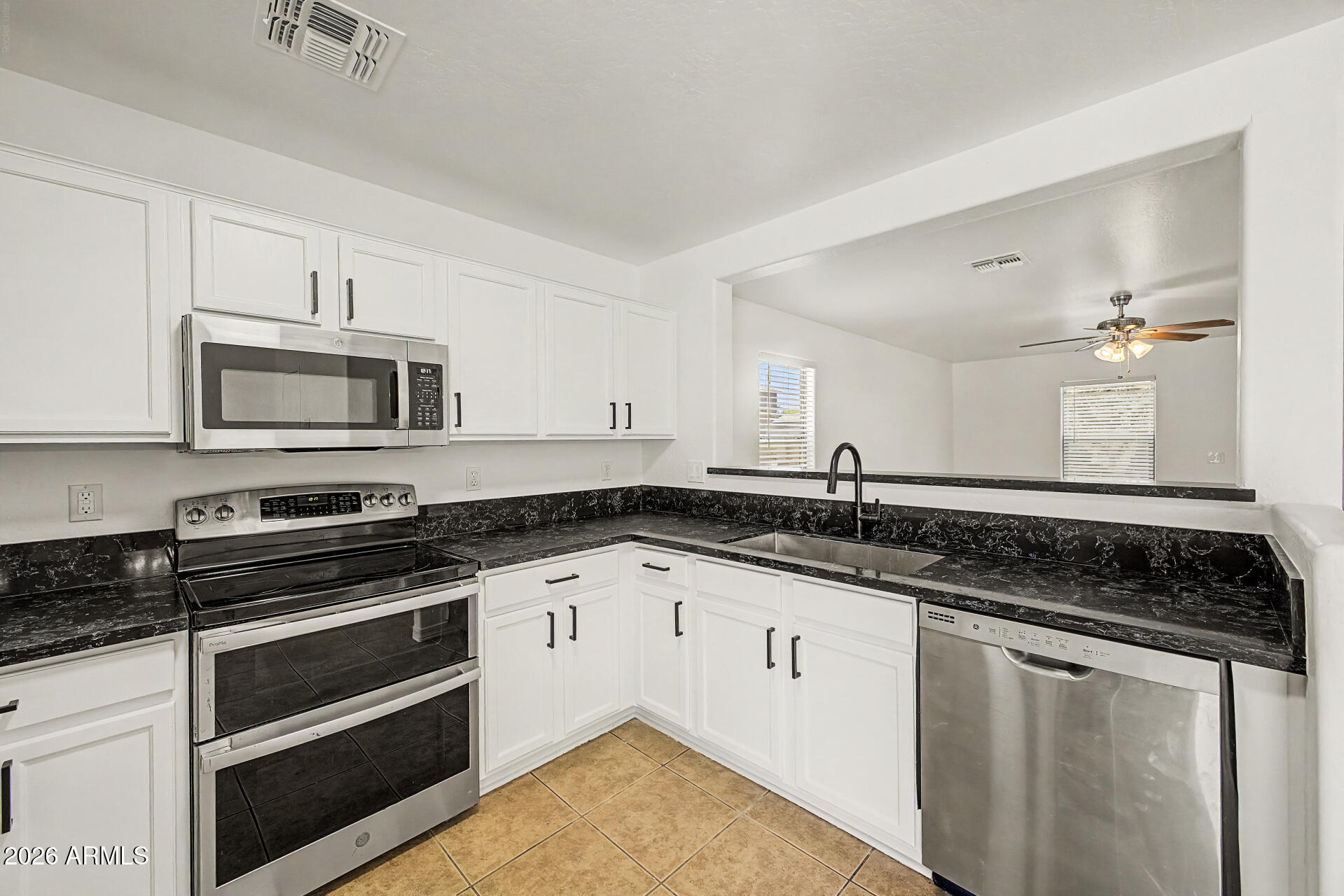 2527 E MEADOW CREEK Way, San Tan Valley, AZ 85140