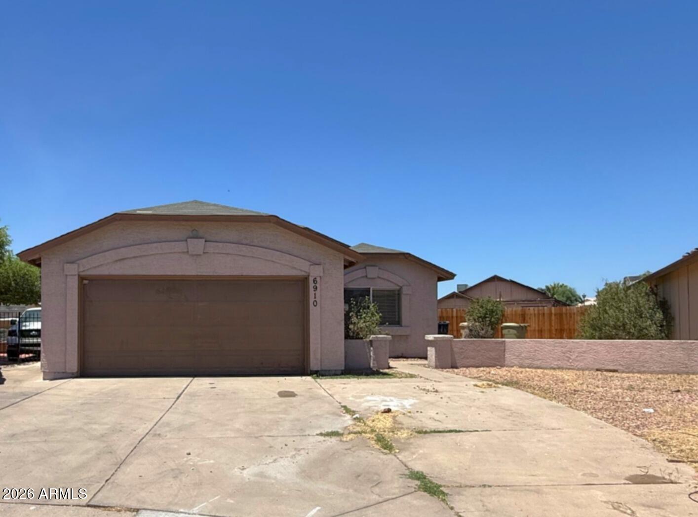 6910 W STATE Avenue, Glendale, AZ 85303