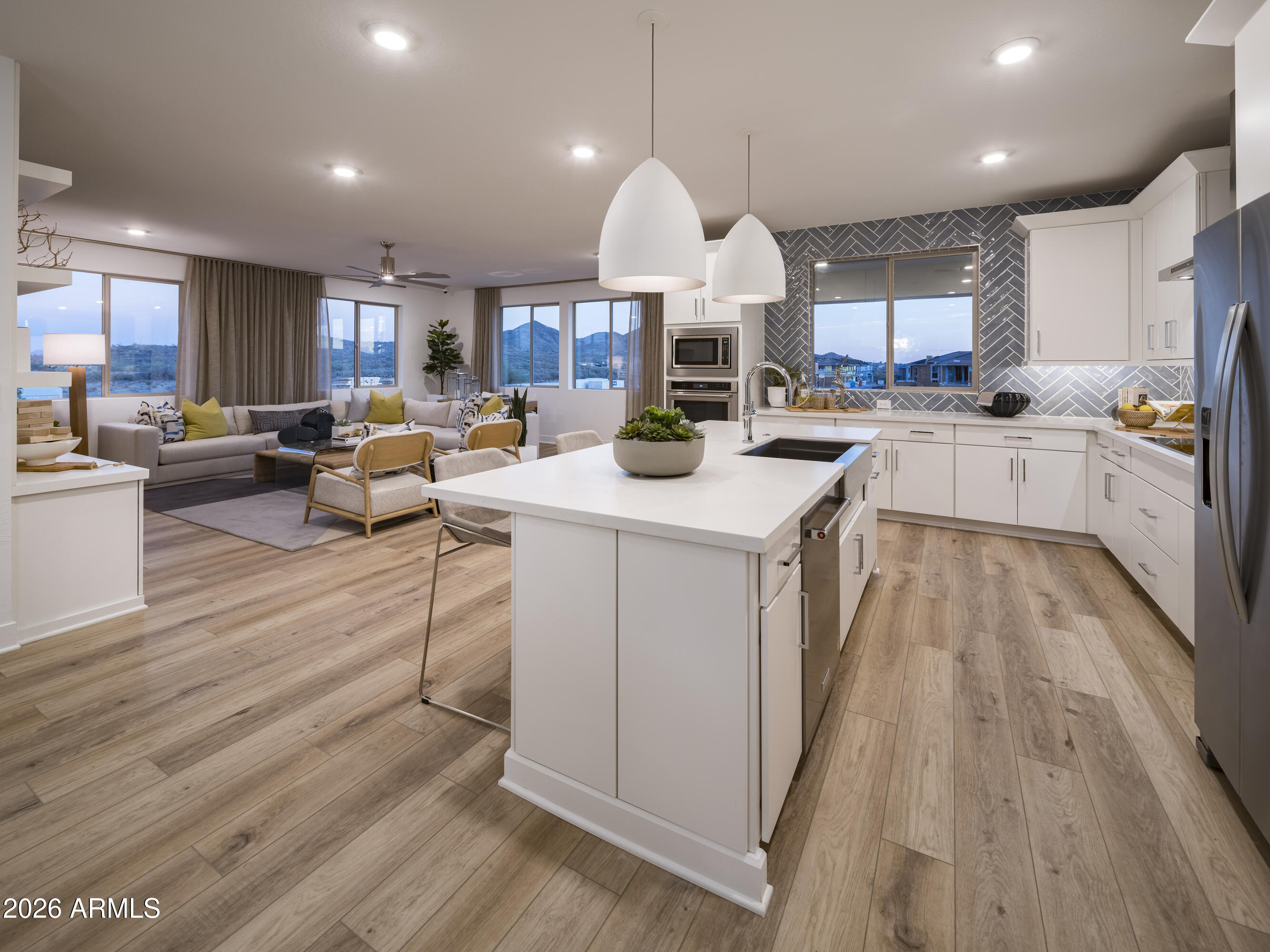 2121 W SONORAN DESERT Drive 168, Phoenix, AZ 85085