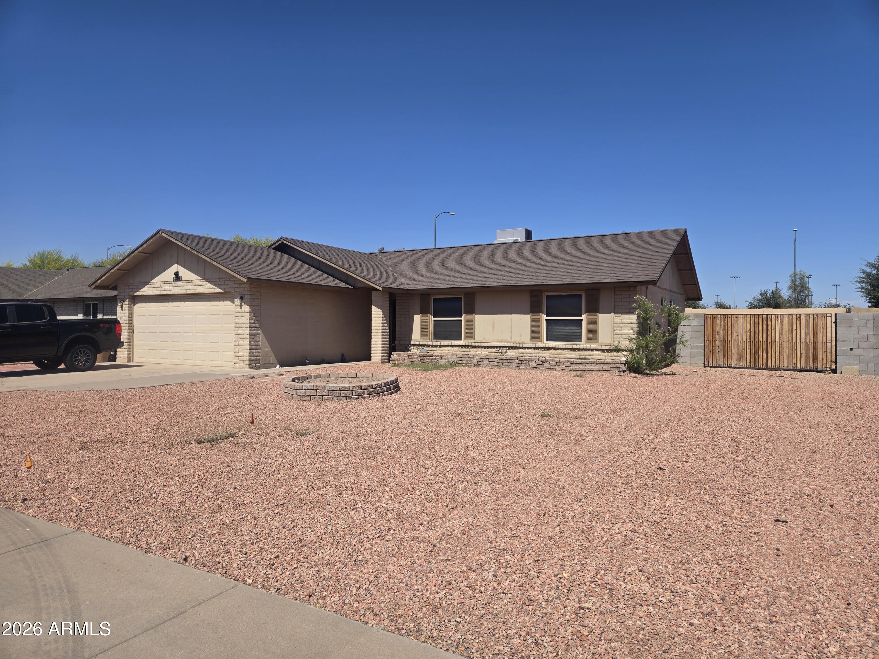 8601 N 83RD Drive, Peoria, AZ 85345