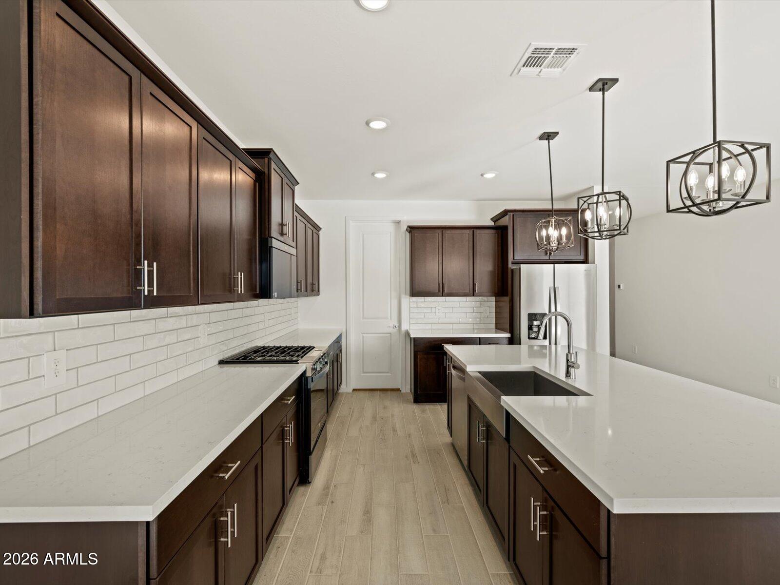 10804 W JONES Avenue, Tolleson, AZ 85353