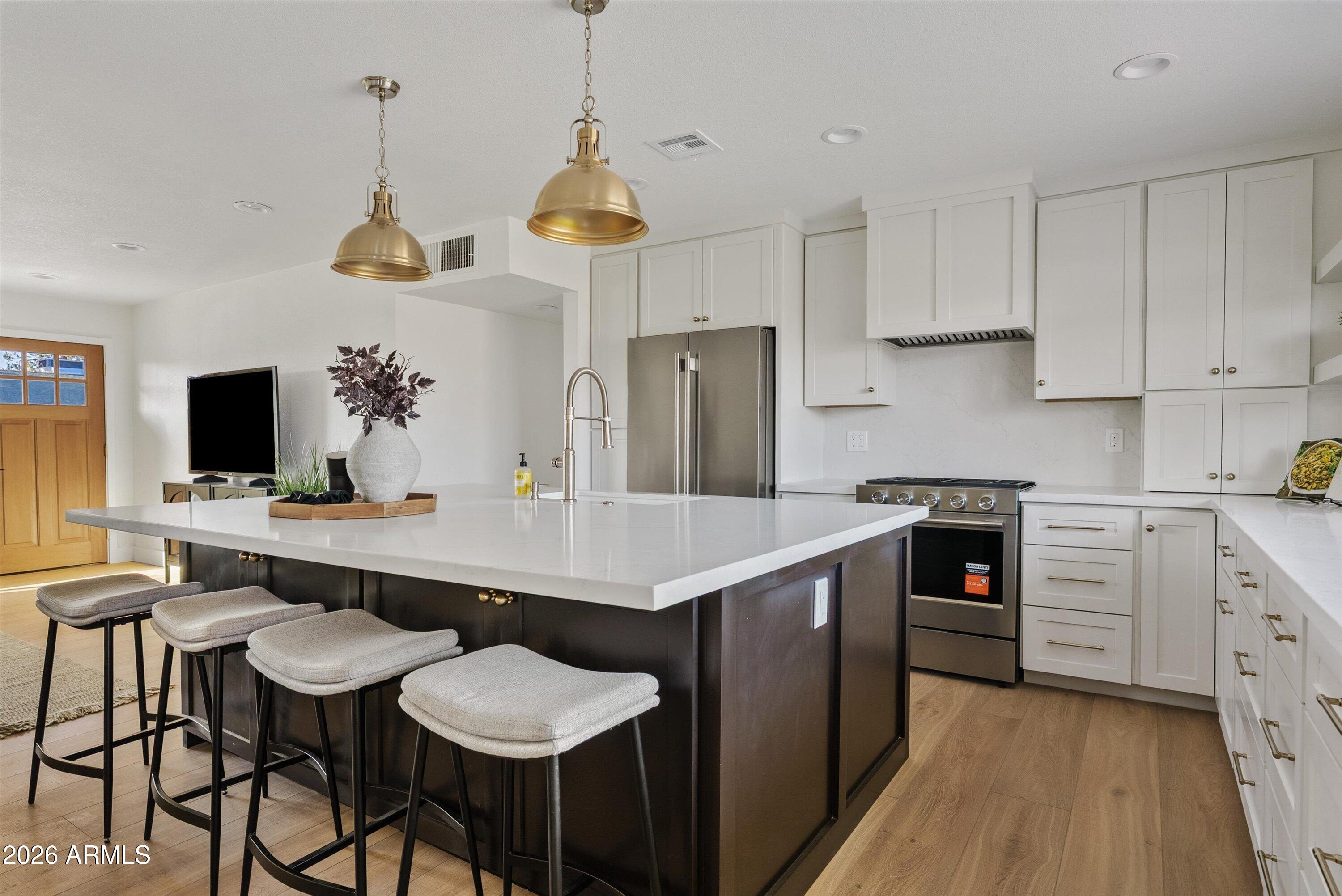 8019 E WHITTON Avenue, Scottsdale, AZ 85251