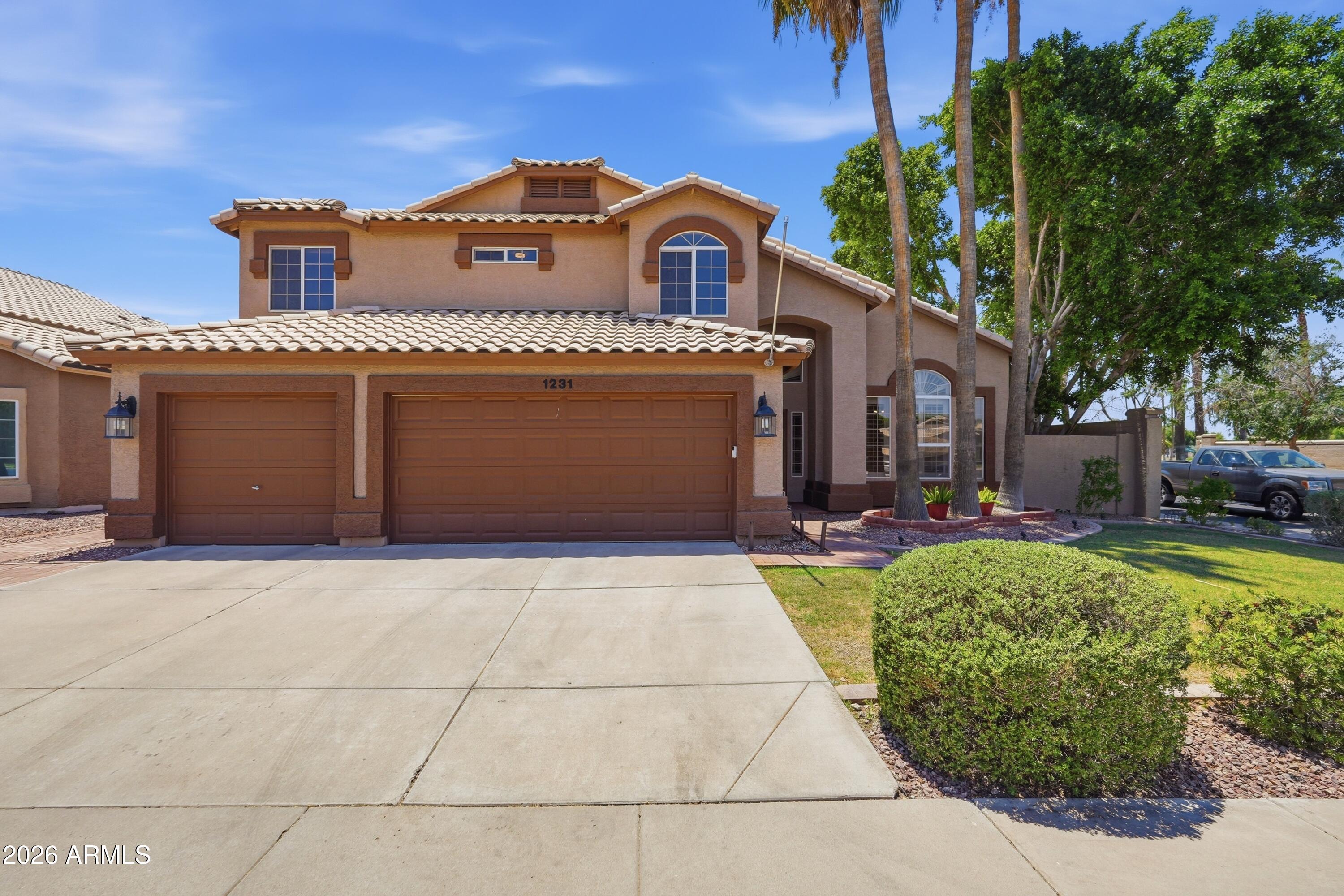 1231 W ISLANDIA Drive, Gilbert, AZ 85233