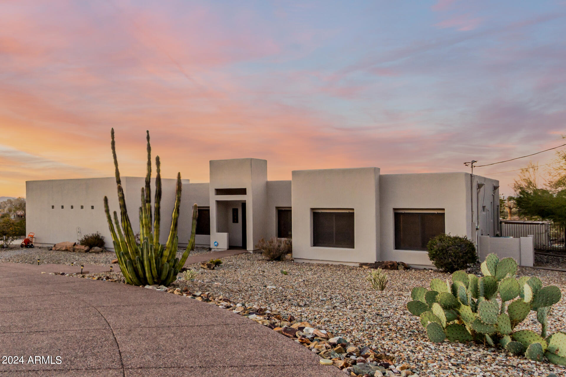 2044 W OLNEY Avenue, Phoenix, AZ 85041