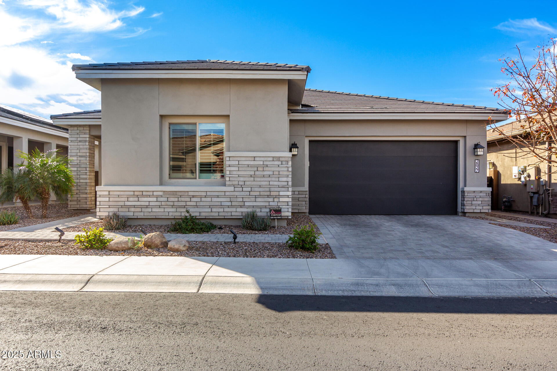 2827 E ROBIN Lane, Phoenix, AZ 85050