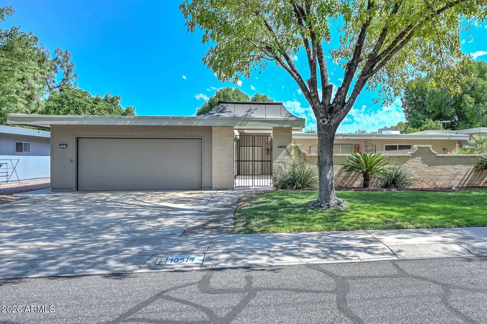 10314 W SPANISH MOSS Lane, Sun City, AZ 85373