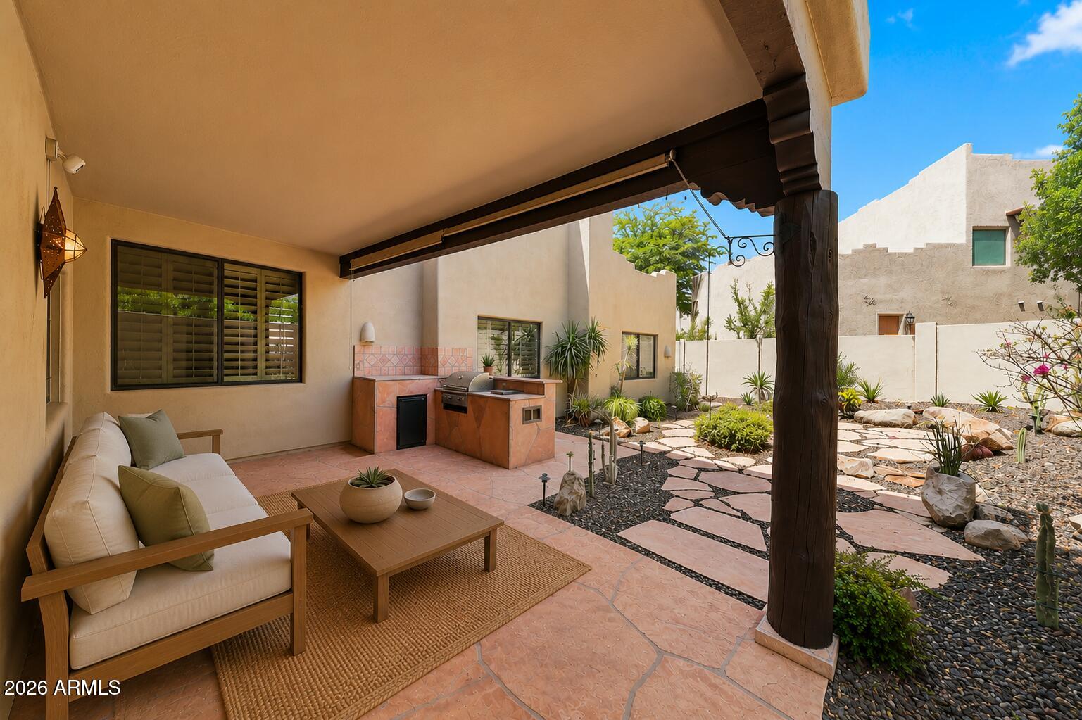 1732 E GELDING Drive, Phoenix, AZ 85022