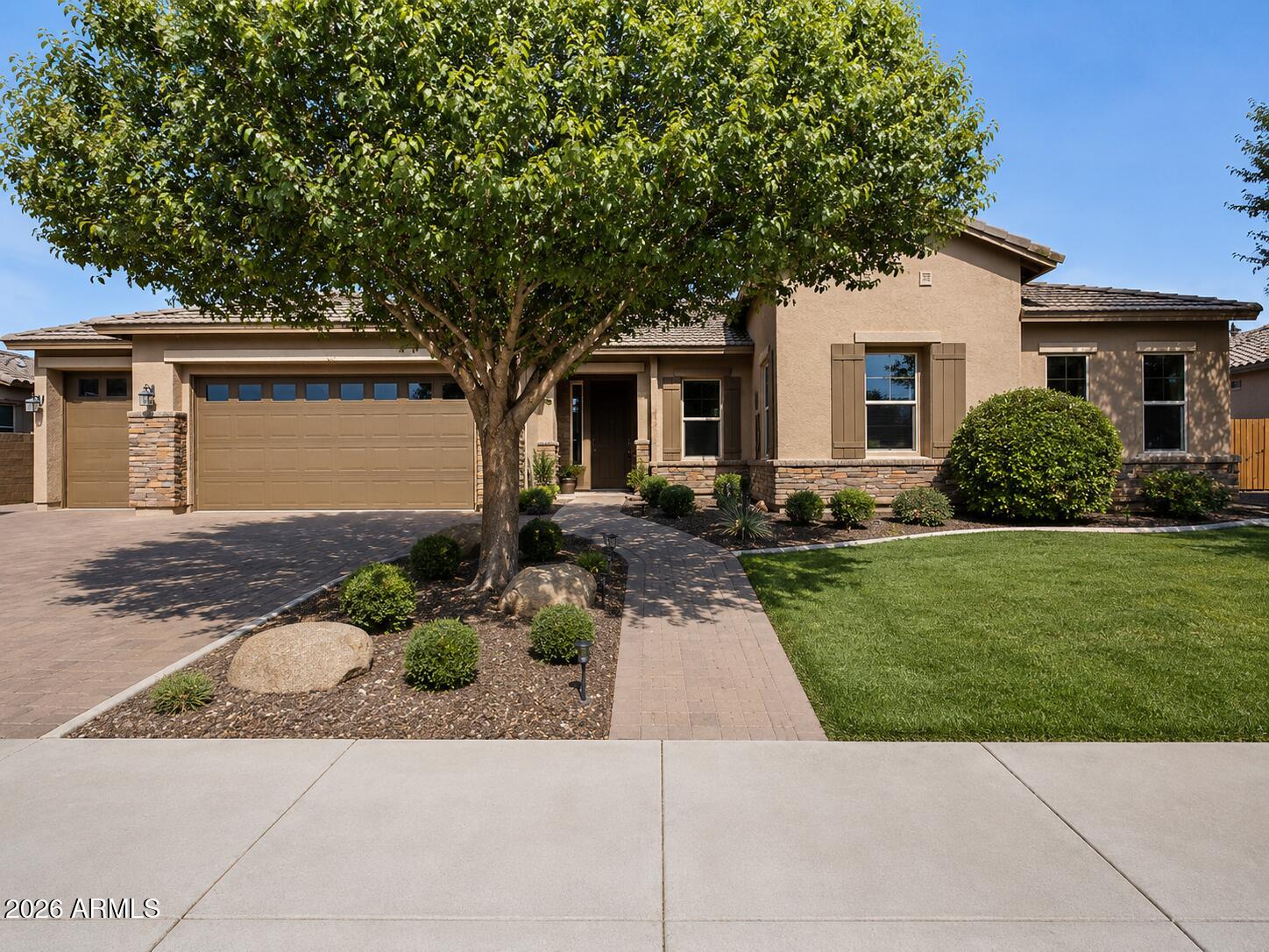1681 S SUNSET Drive, Chandler, AZ 85286