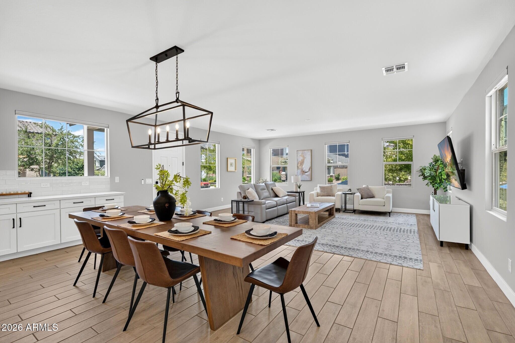 1935 W HIDE Trail, Phoenix, AZ 85085